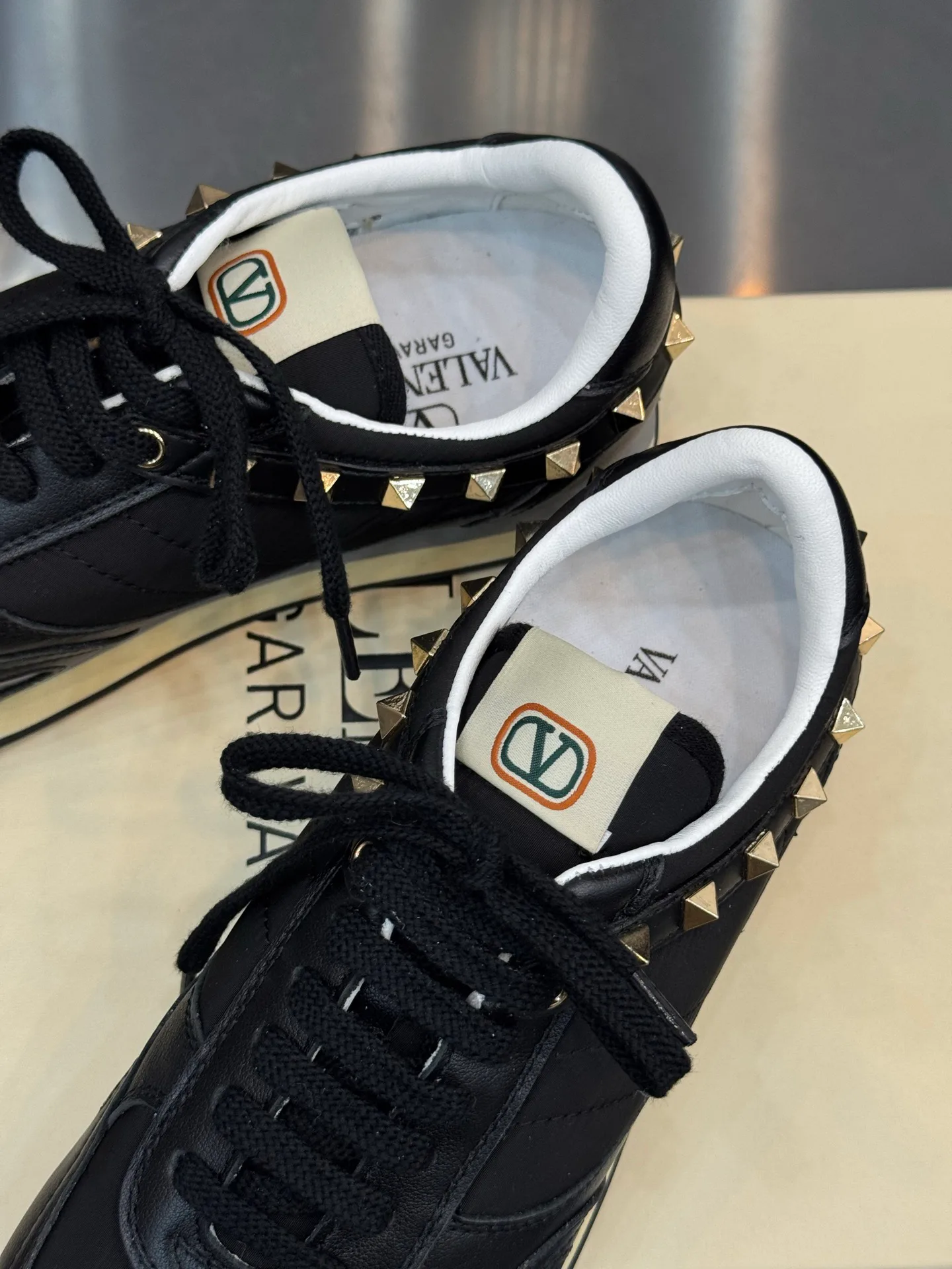 Кроссовки Женские Valentino 18202513