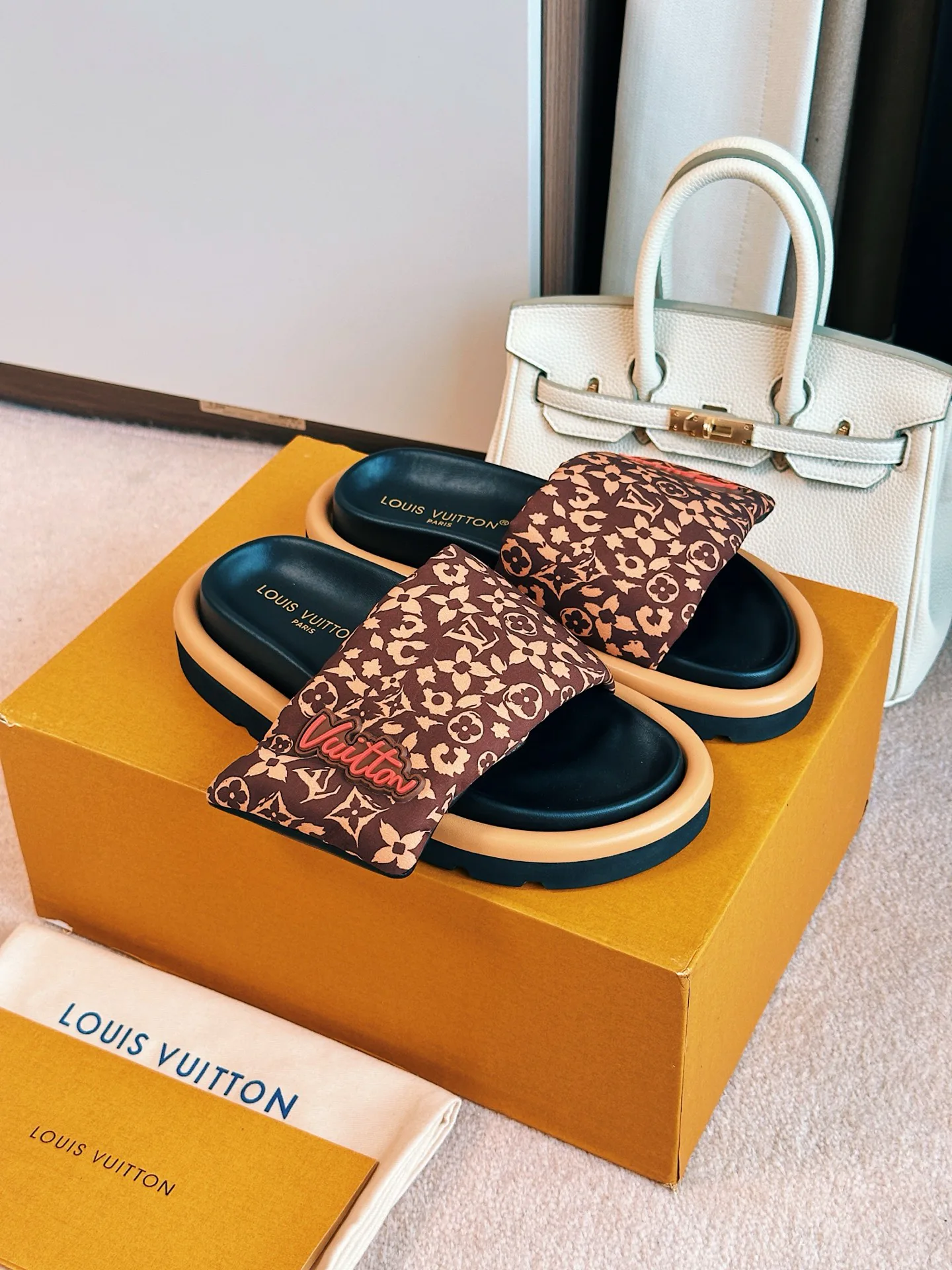 Шлепанцы Женские Louis Vuitton 14335152