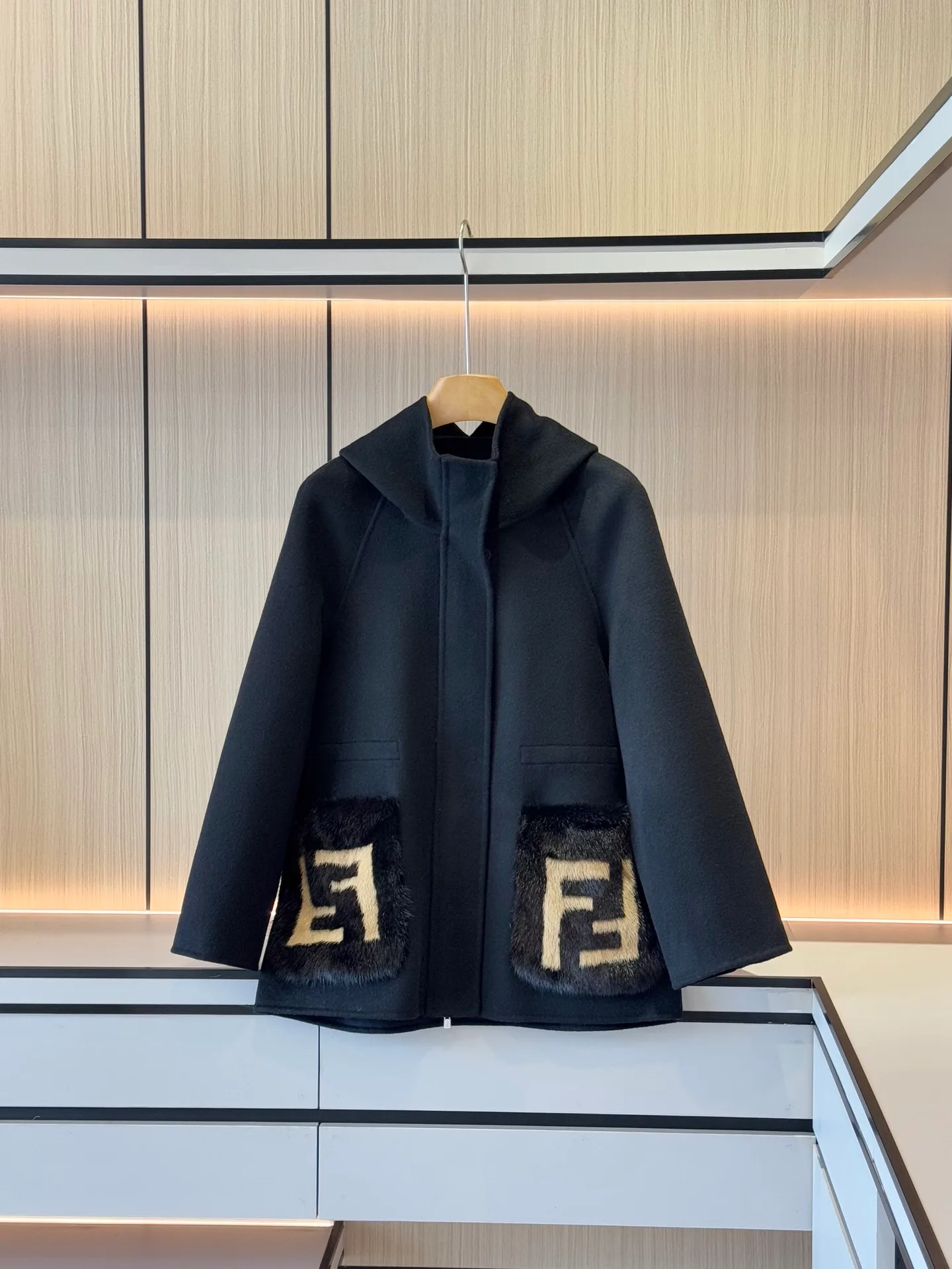 Пальто Женские Fendi 19180619