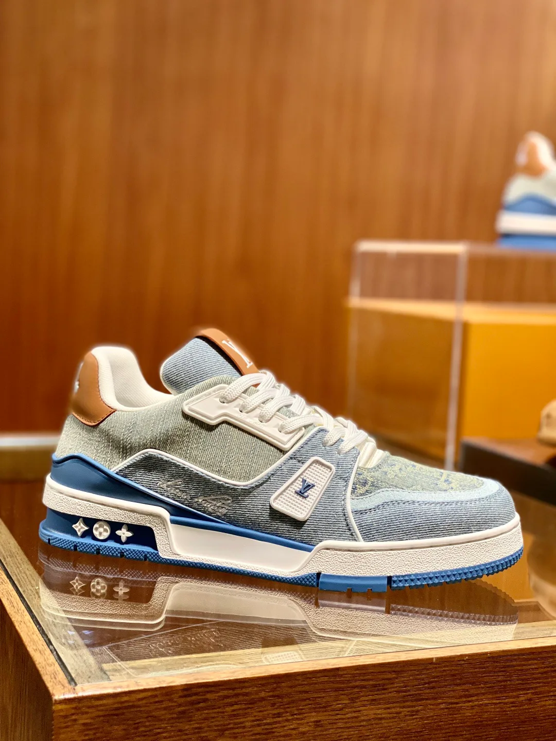 Кроссовки Женские Louis Vuitton 17399408