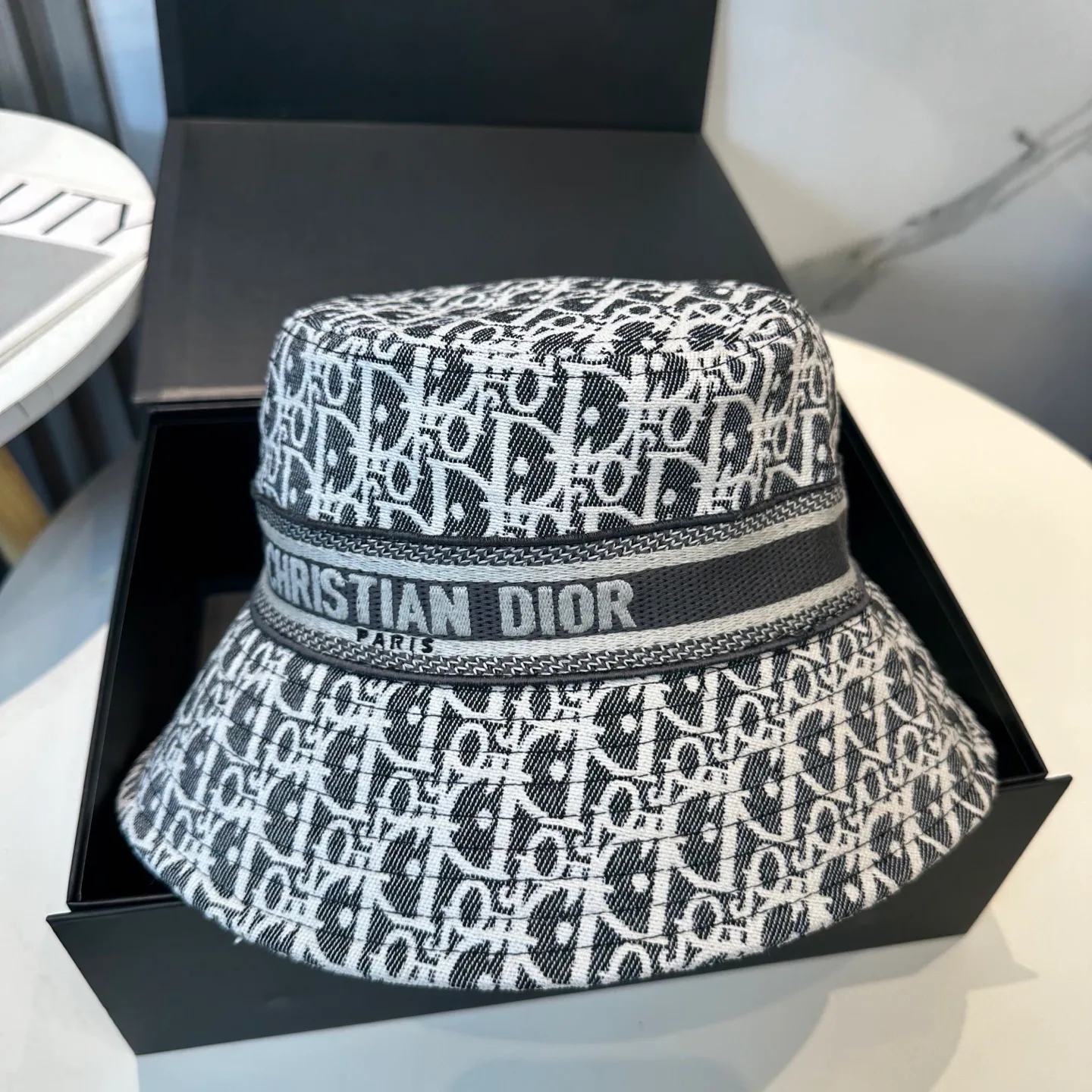 Головные Уборы Christian Dior 13418588