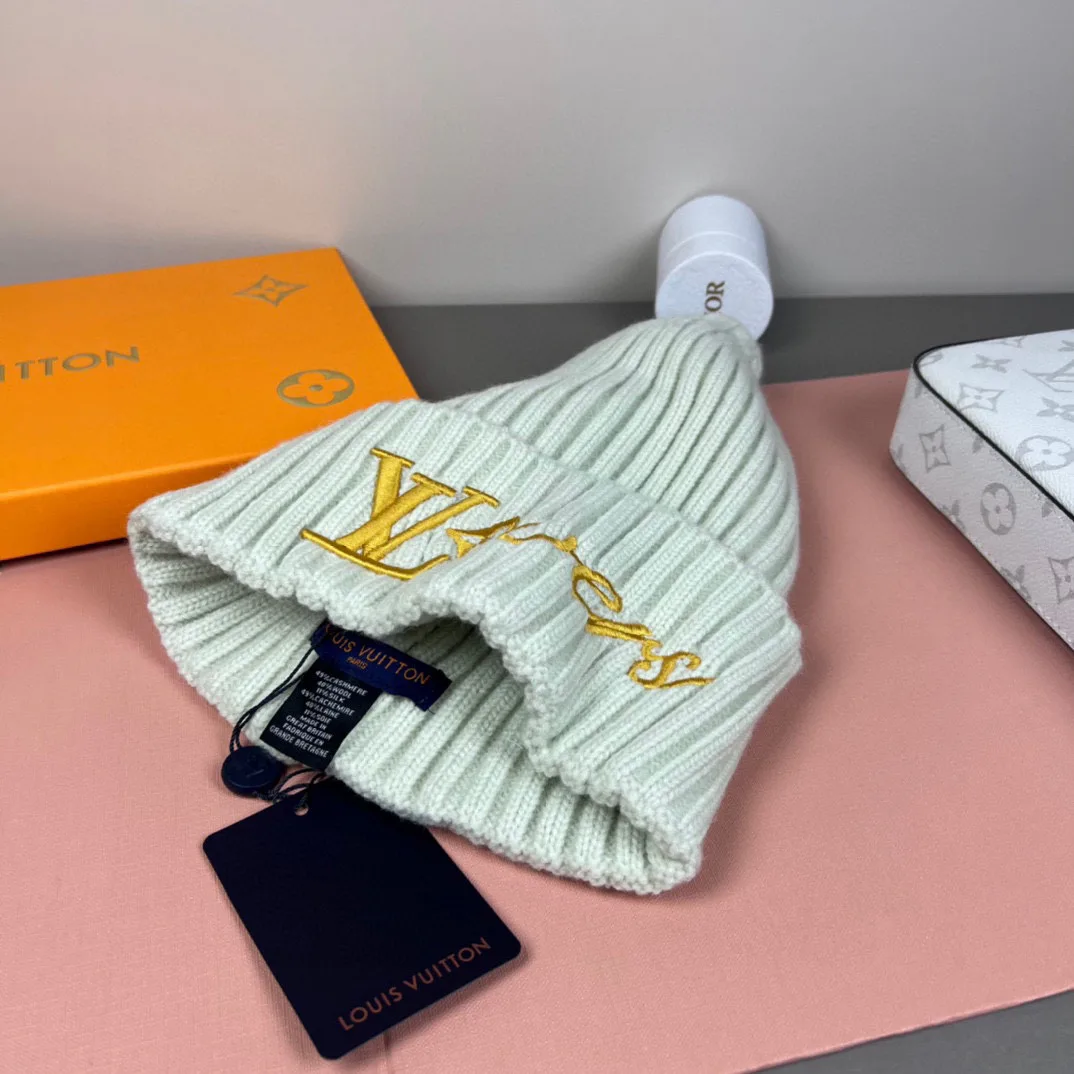 Головные Уборы Louis Vuitton 18105735