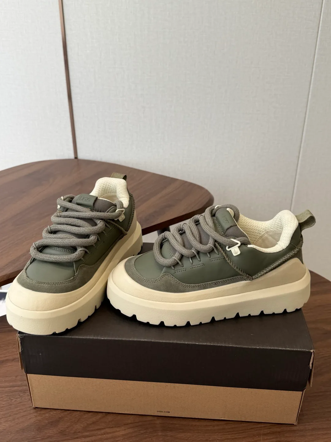 Кроссовки Женские Ugg 18796507