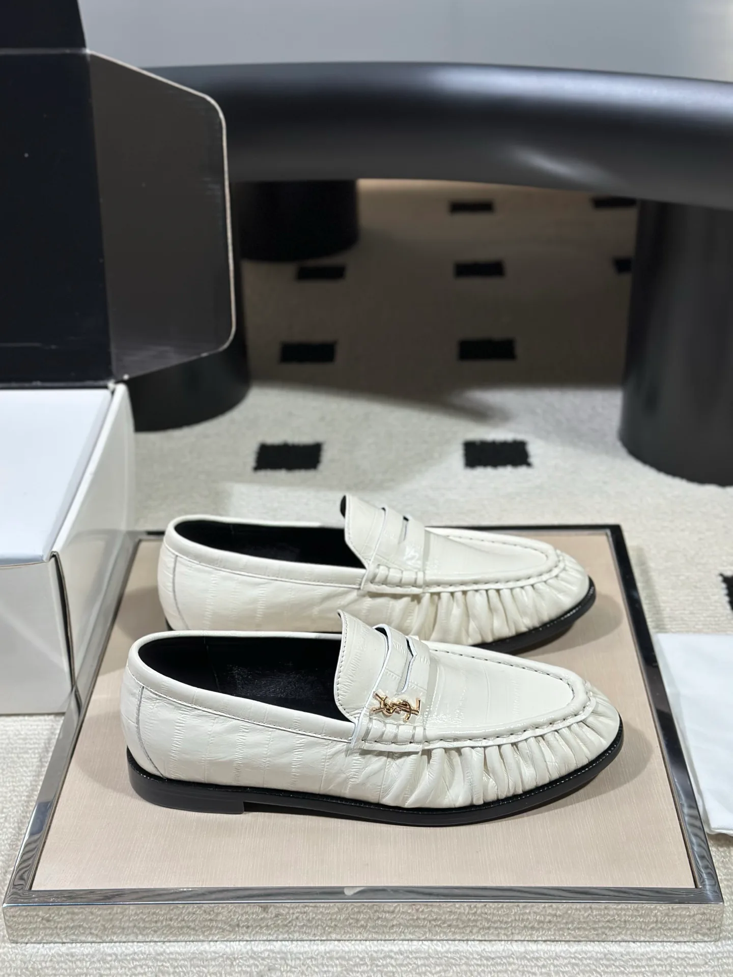 Лоферы И Мокасины Женские Saint Laurent 18041769