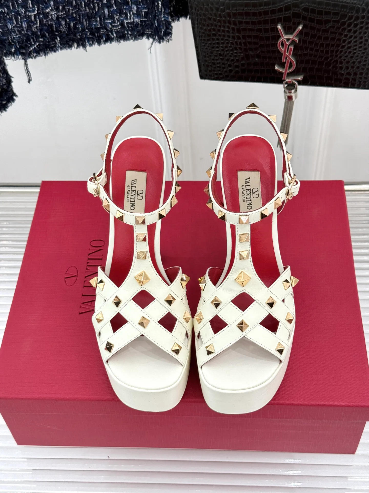 Босоножки Женские Valentino 18198294