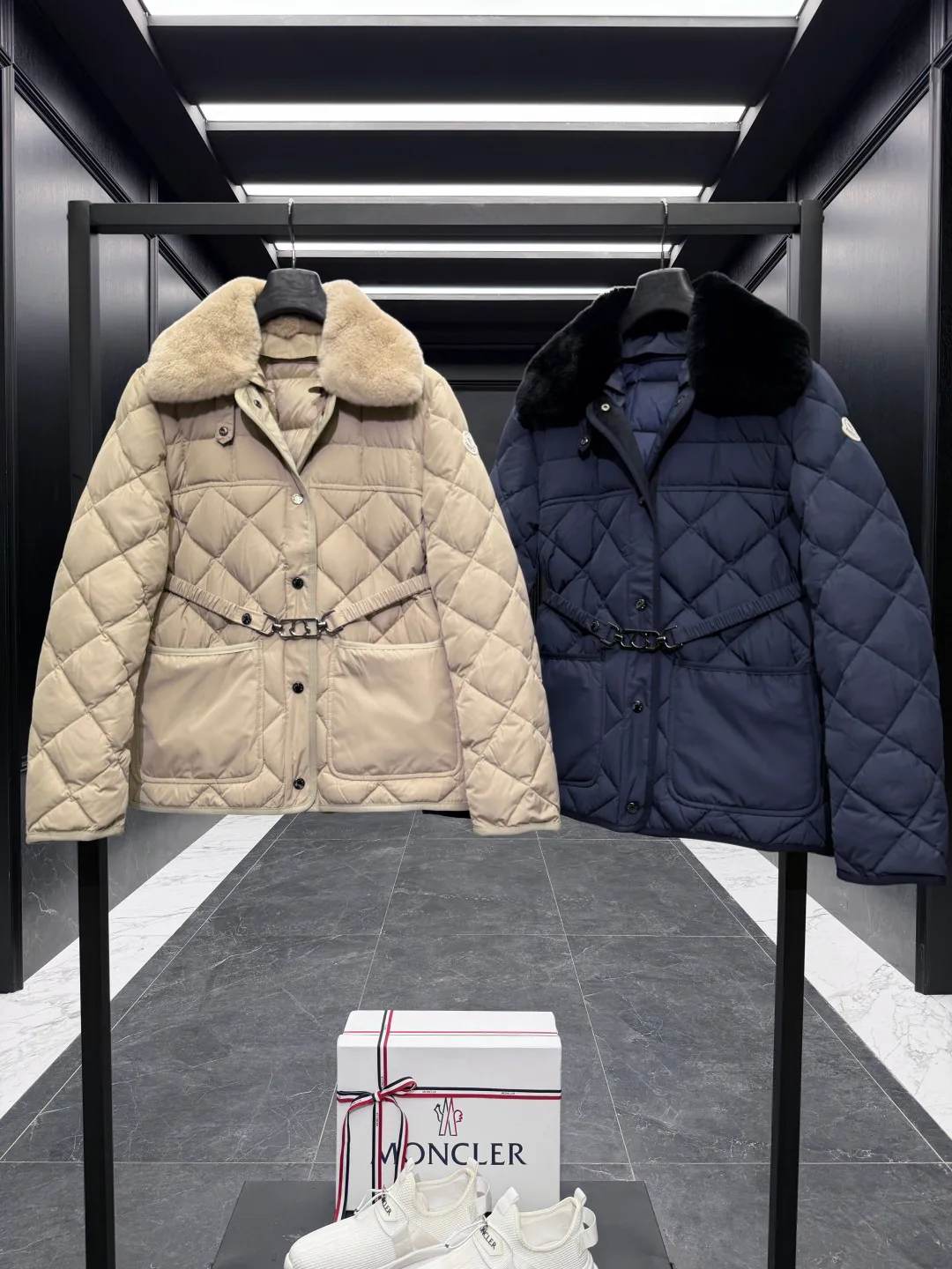 Куртки И Пуховики Женские Moncler 18111368