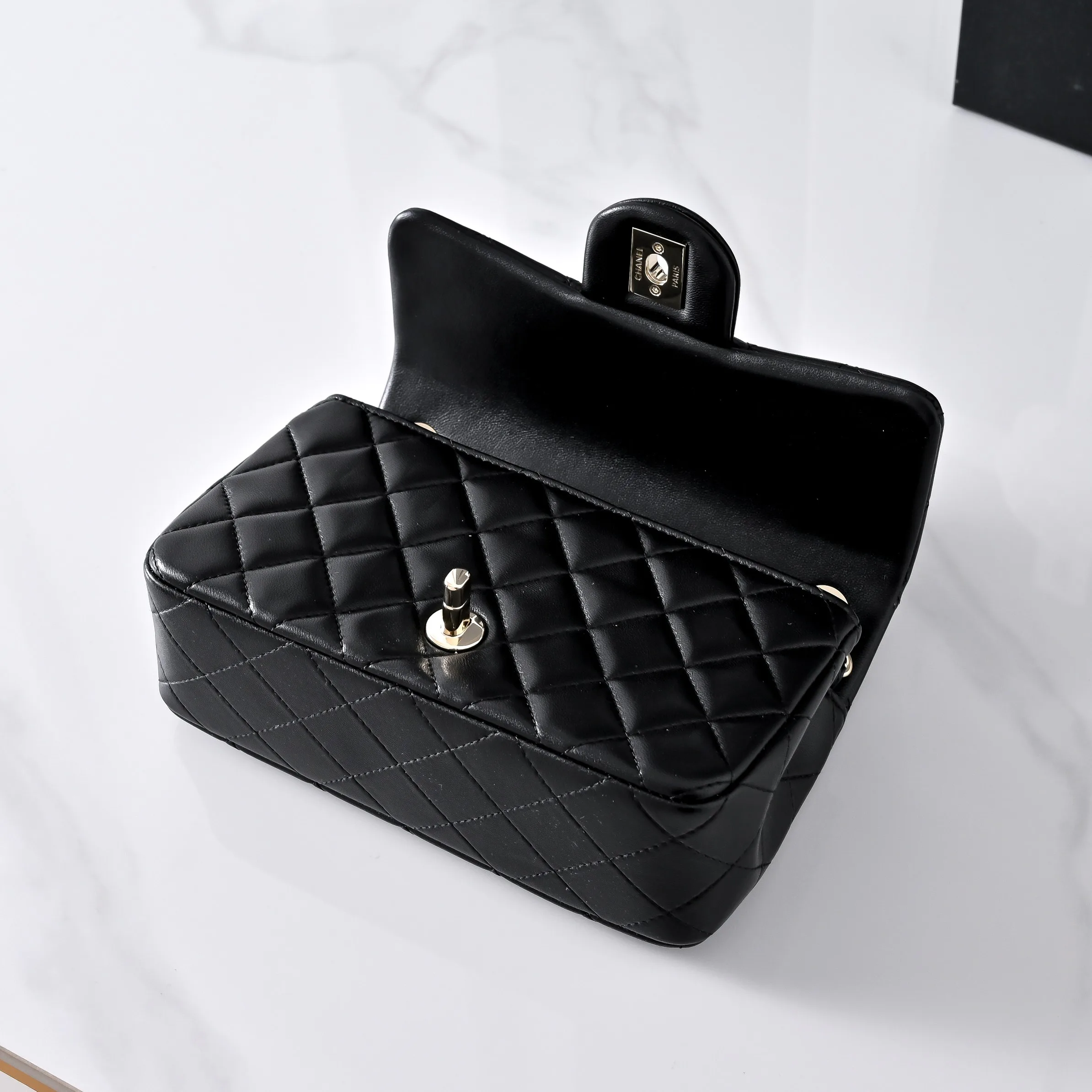 Классические Сумки Женские Chanel 18148079