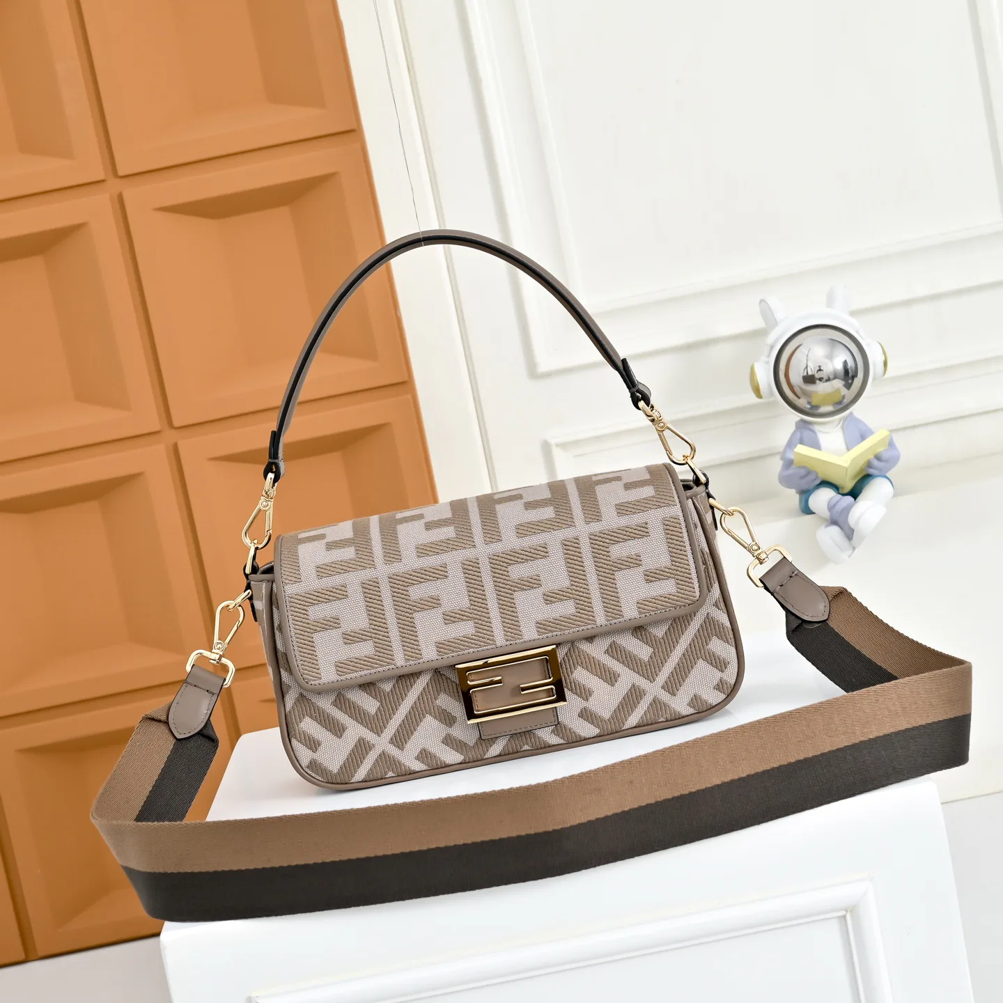 Классические Сумки Женские Fendi 18004263