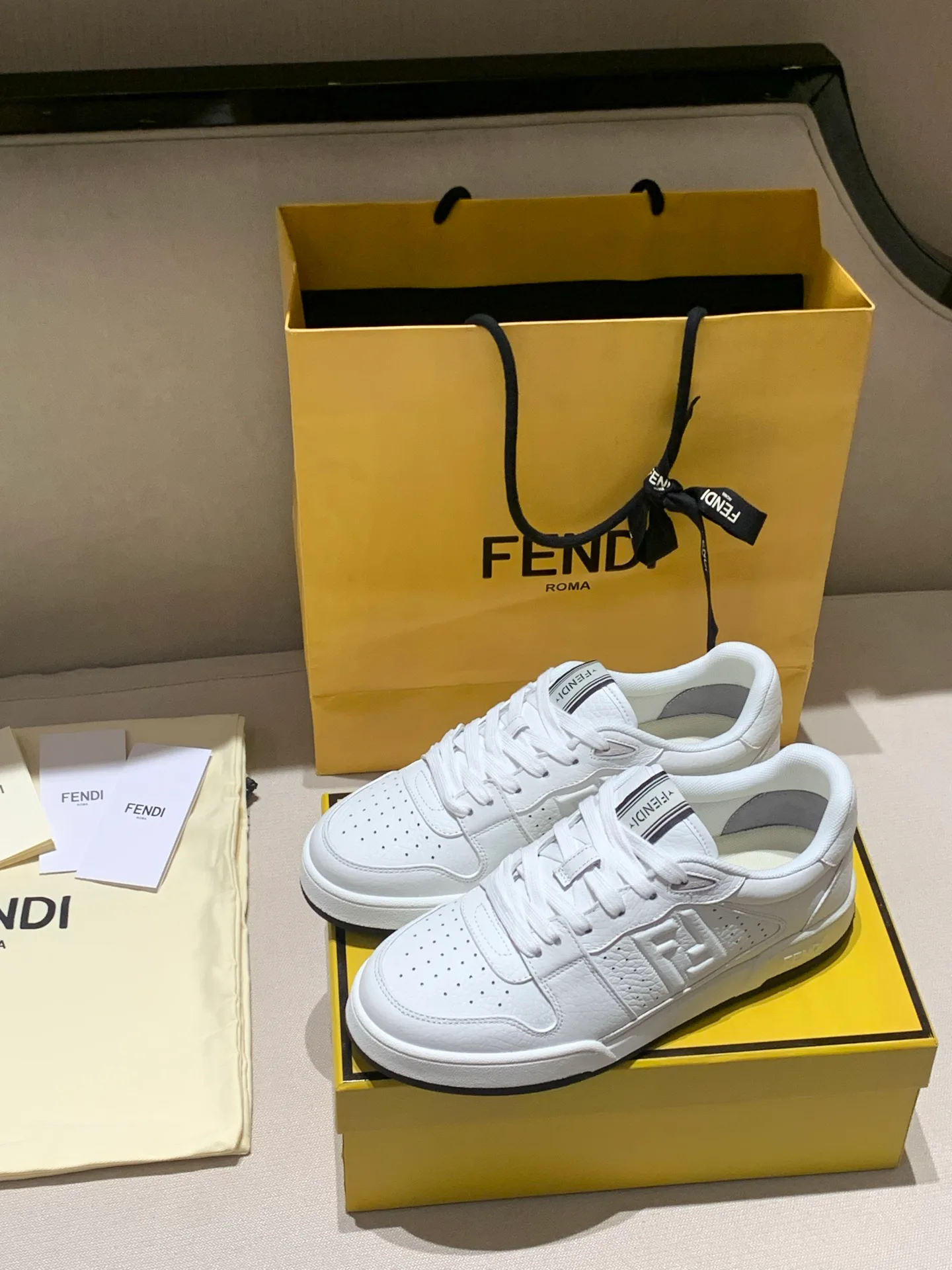 Кроссовки Женские Fendi 18228115