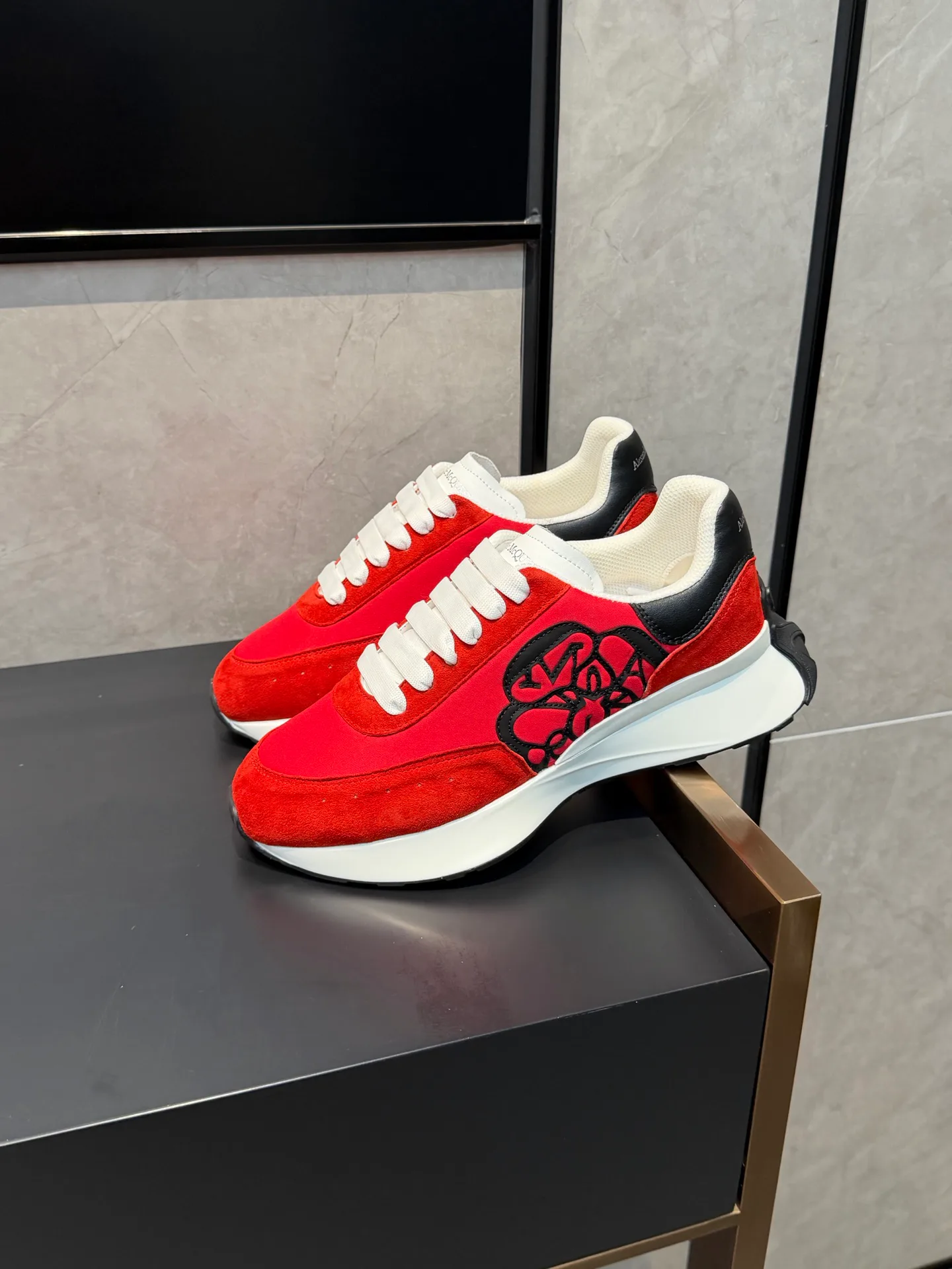 Кроссовки Женские Alexander Mcqueen 18891471