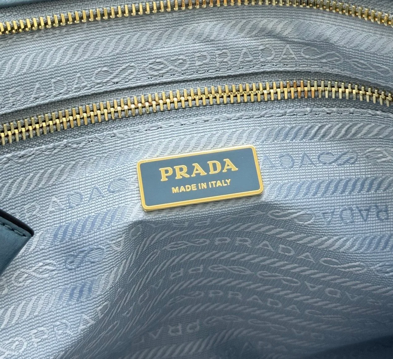 Классические Сумки Женские Prada 11462533