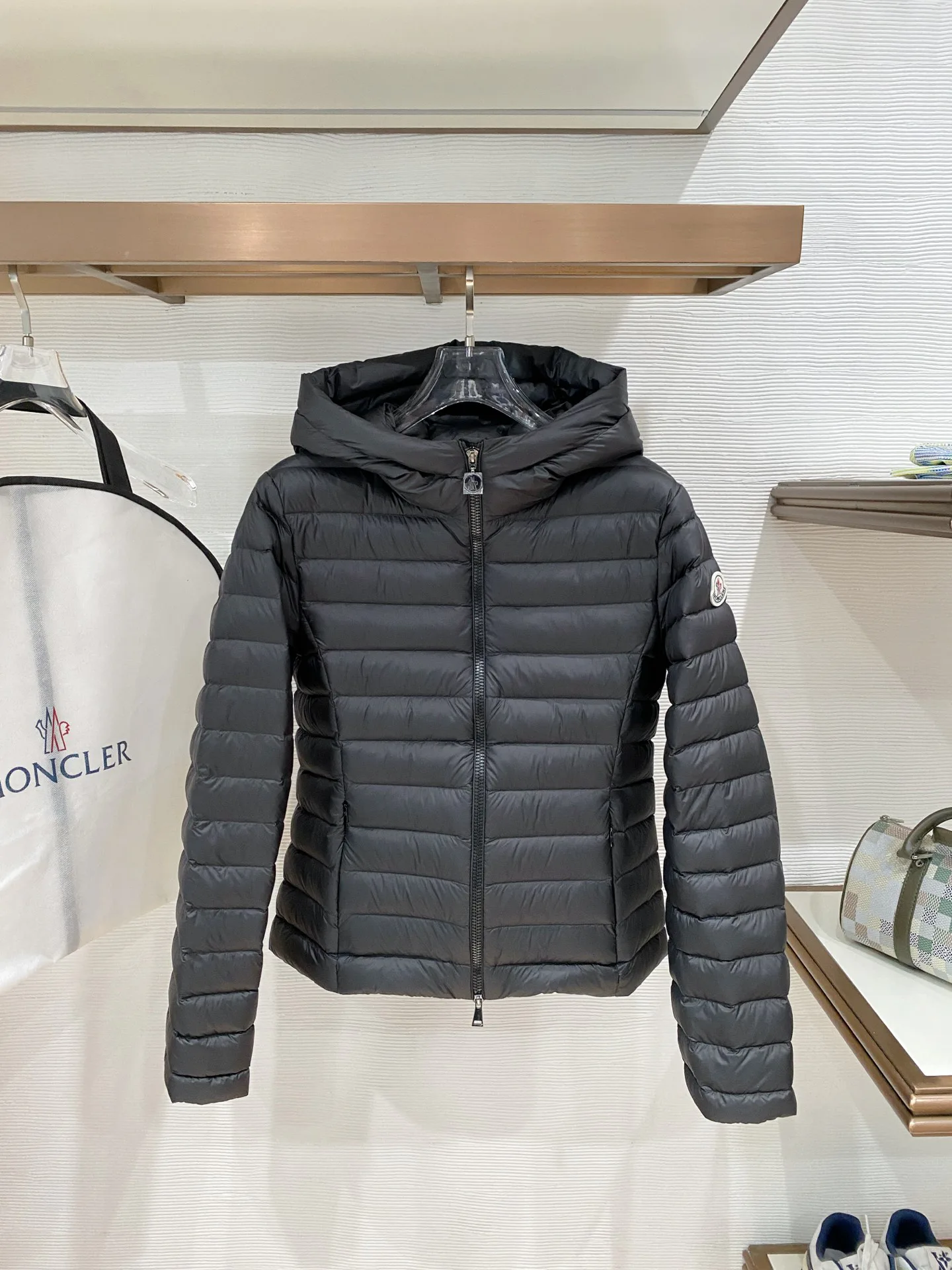 Куртки И Пуховики Женские Moncler 17632180