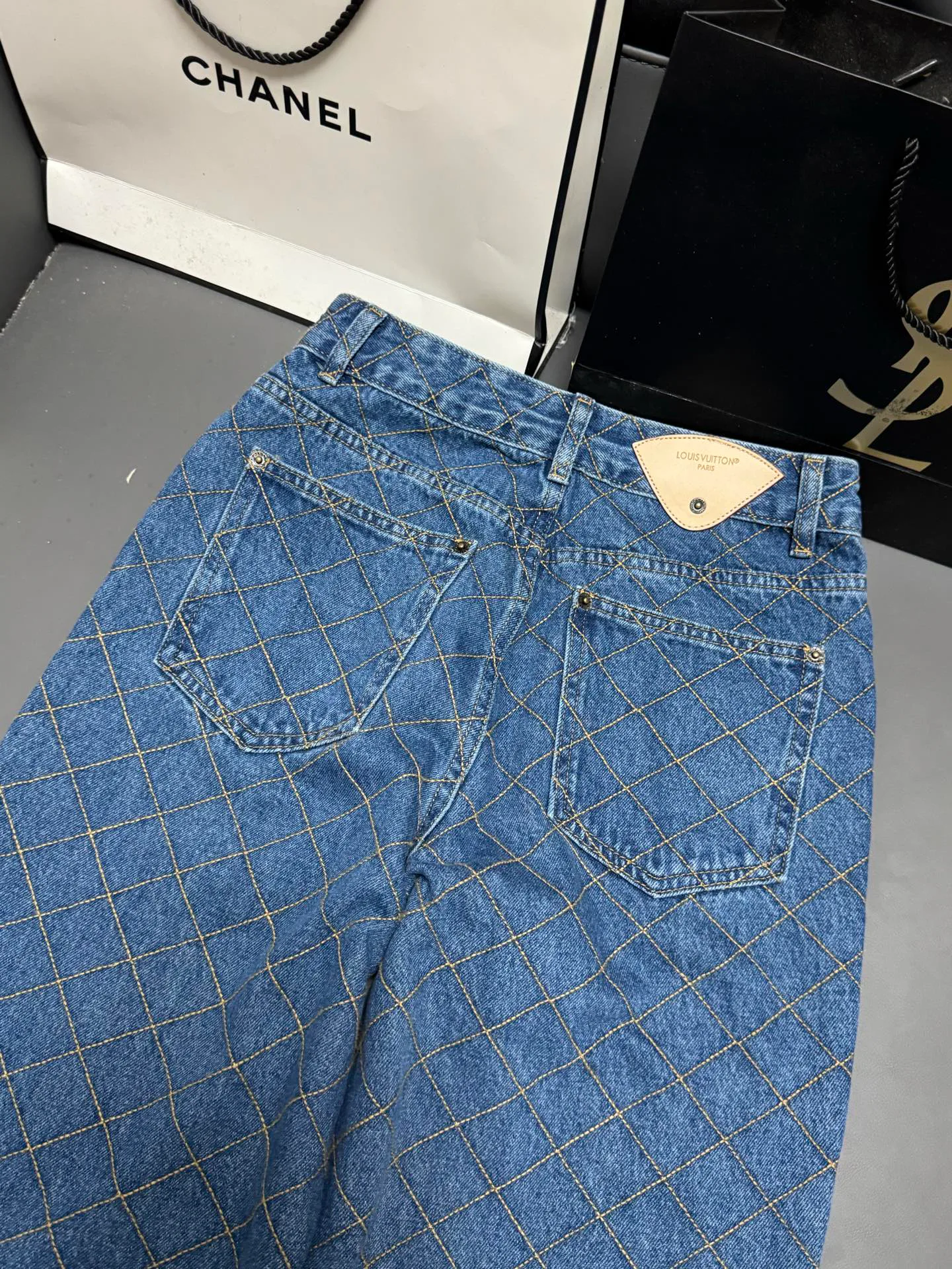 Джинсы Женские Louis Vuitton 19155703