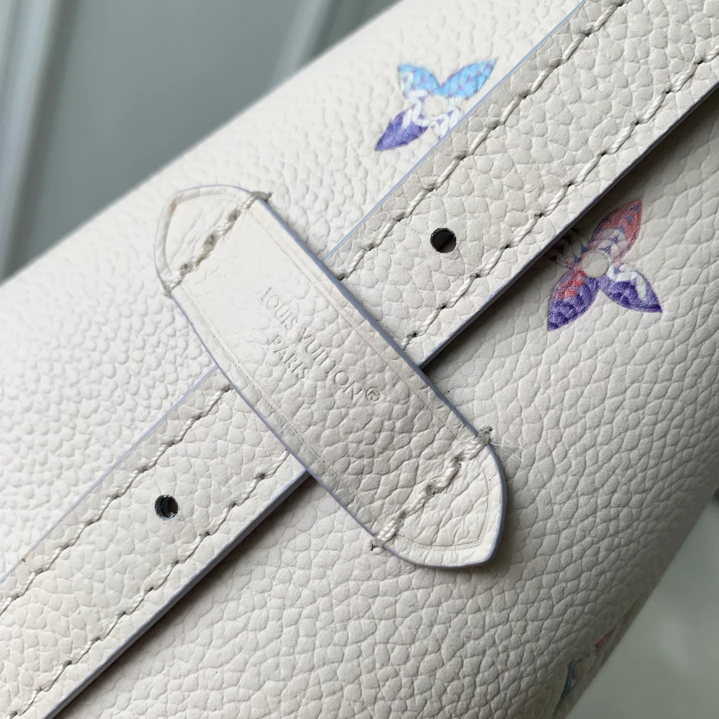 Классические Сумки Женские Louis Vuitton 18147487