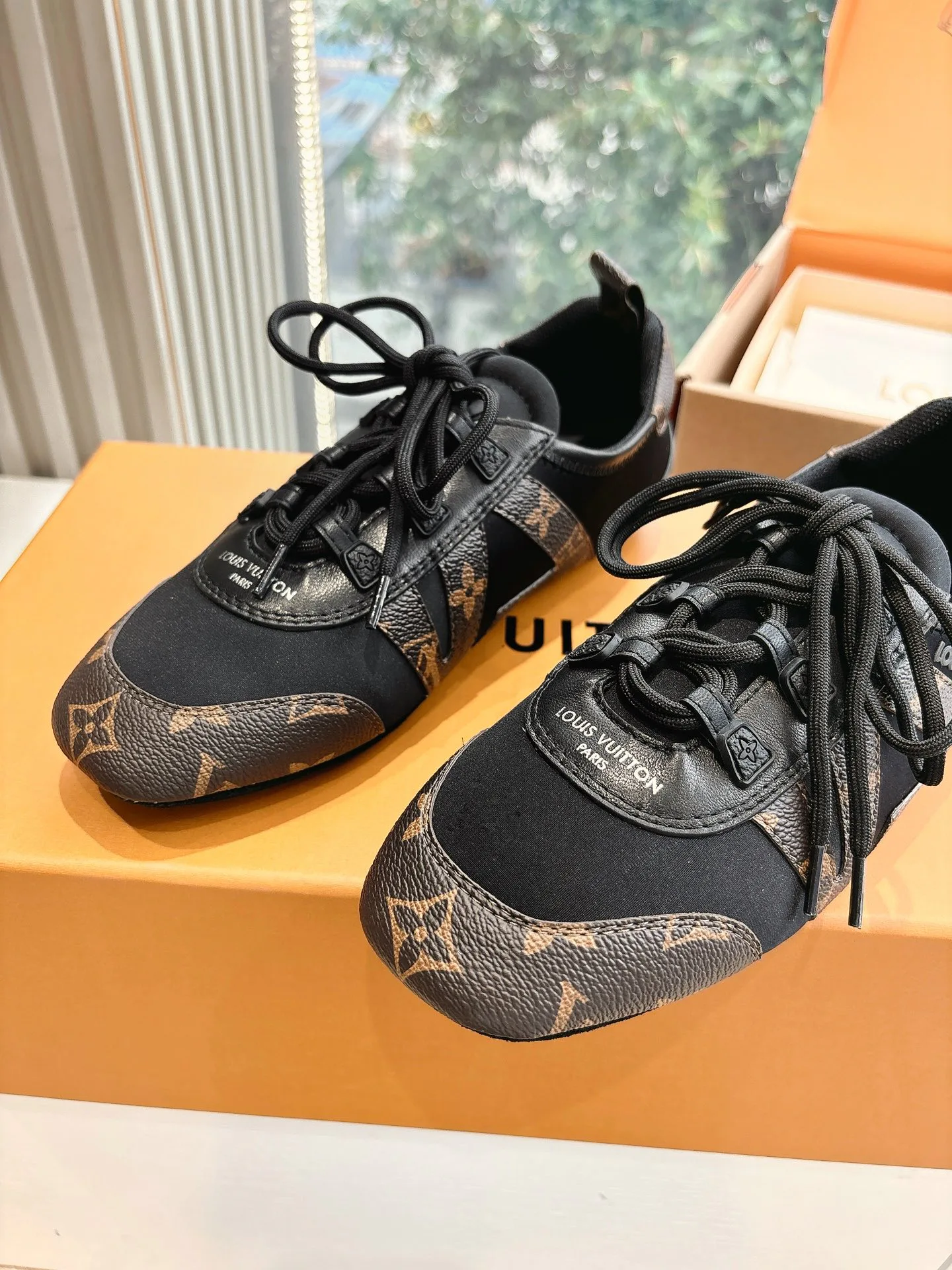 Кроссовки Женские Louis Vuitton 8979810