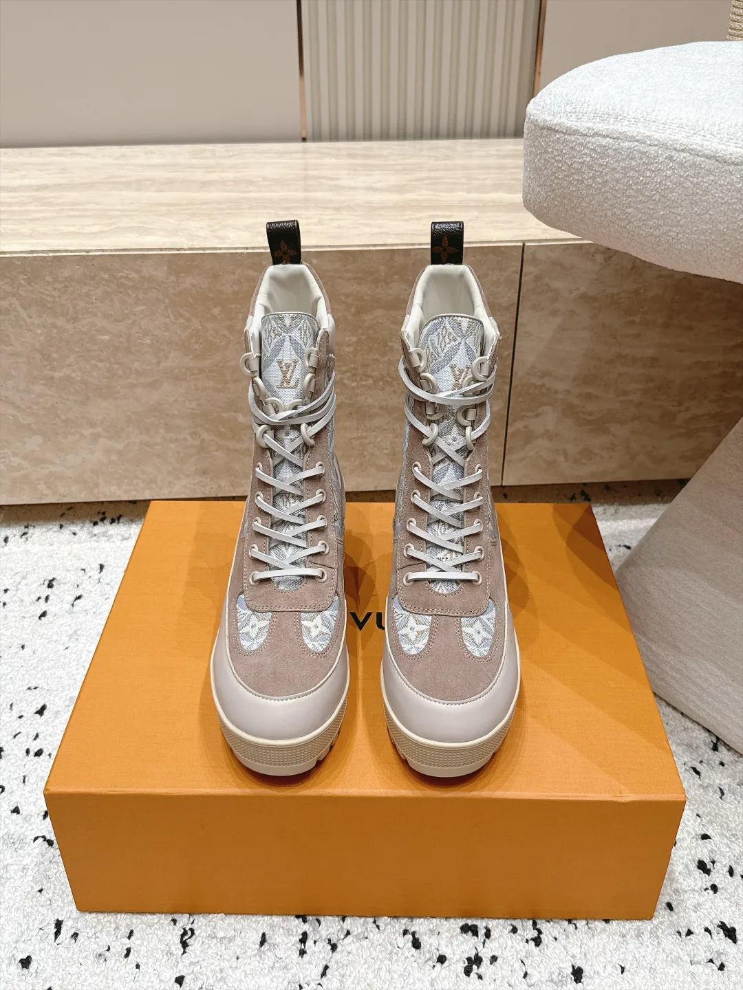 Ботинки Женские Louis Vuitton 18685946