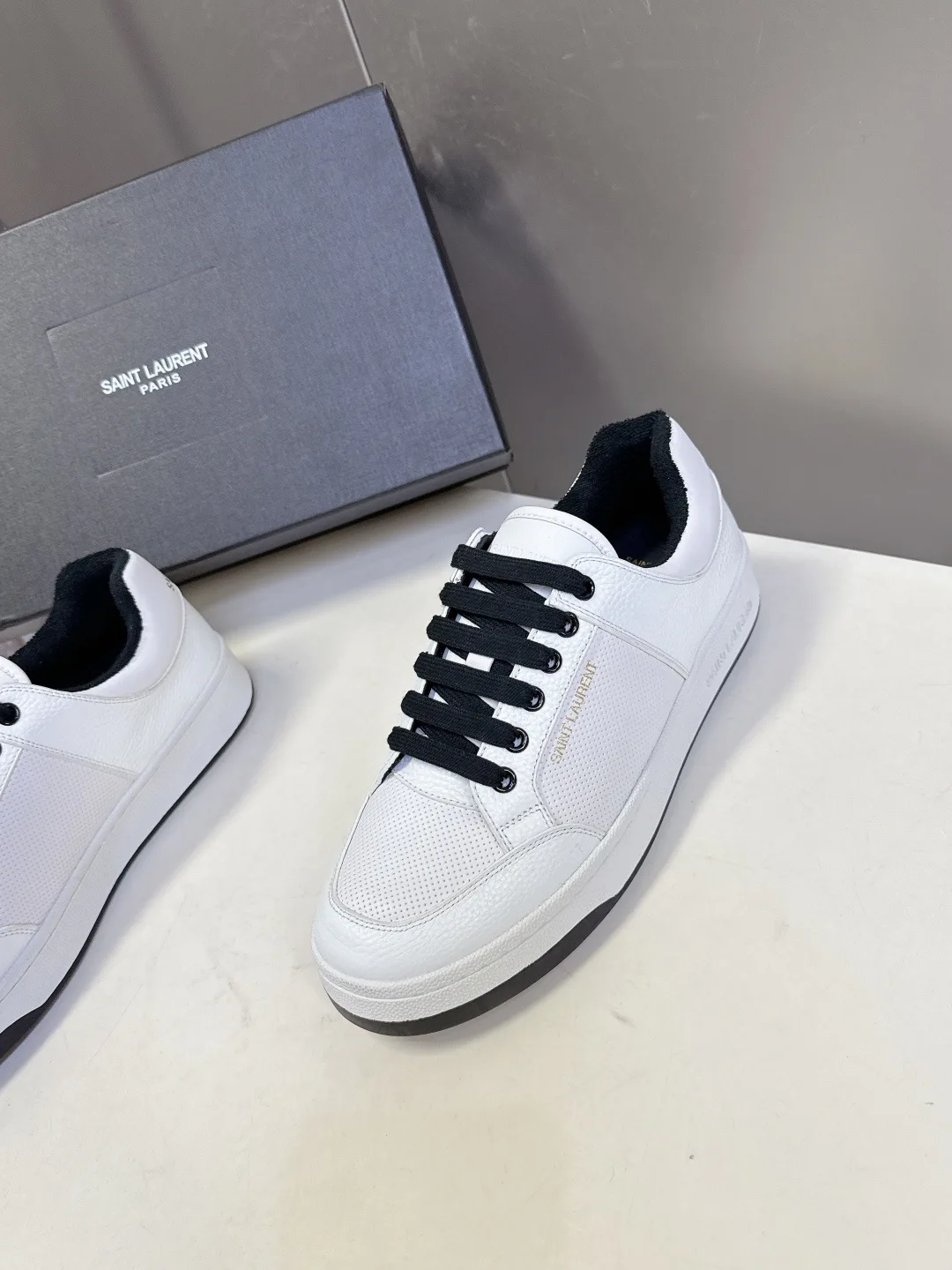 Кроссовки Женские Saint Laurent 809382