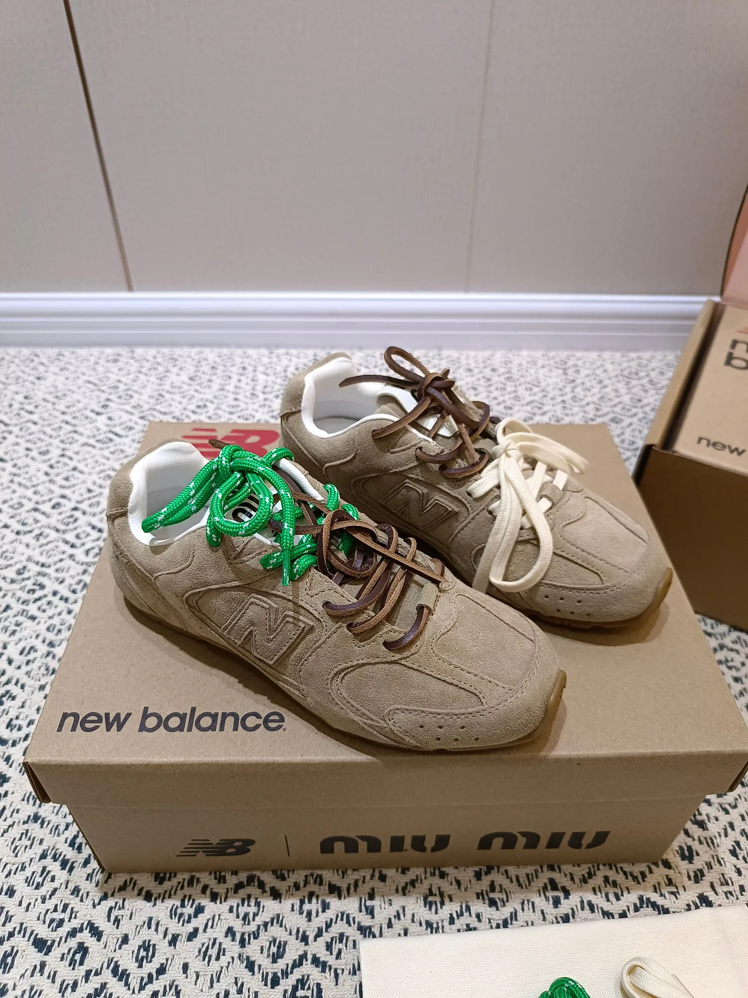 Кроссовки Женские Miu Miu 7399604
