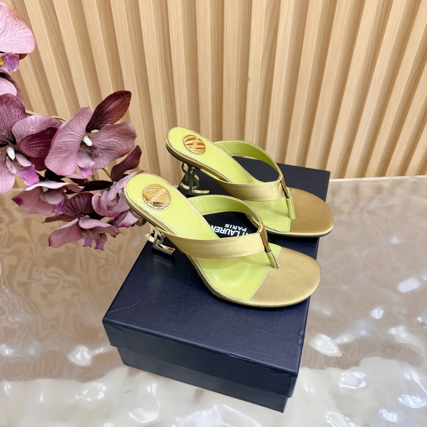 Шлепанцы Женские Saint Laurent 11660258