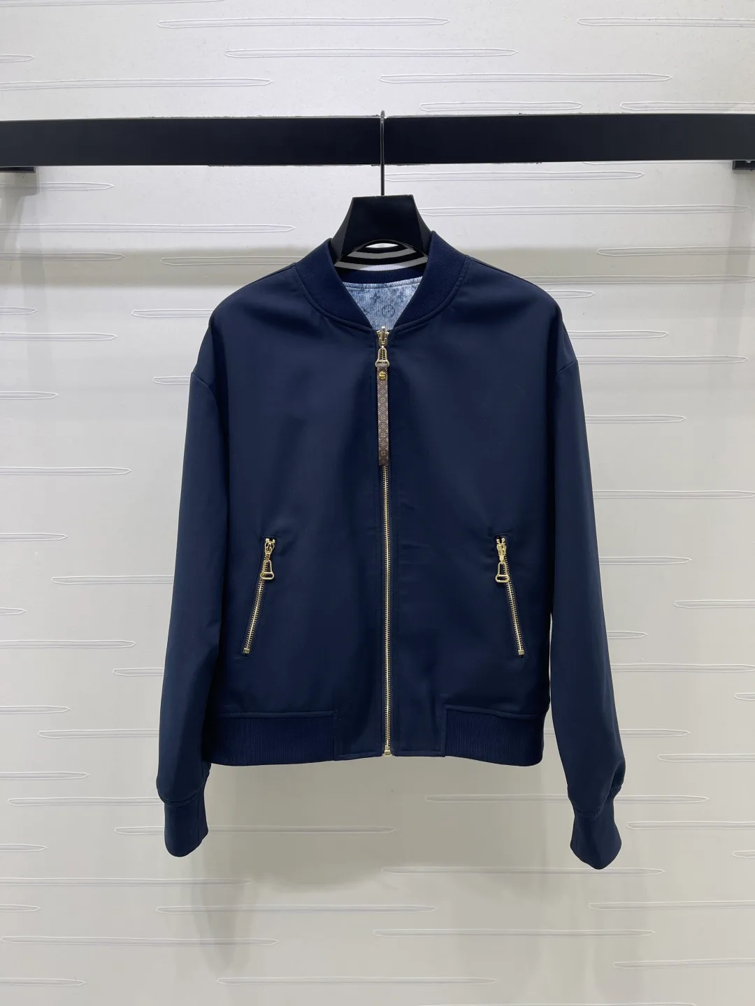 Куртки И Пуховики Женские Louis Vuitton 18038158