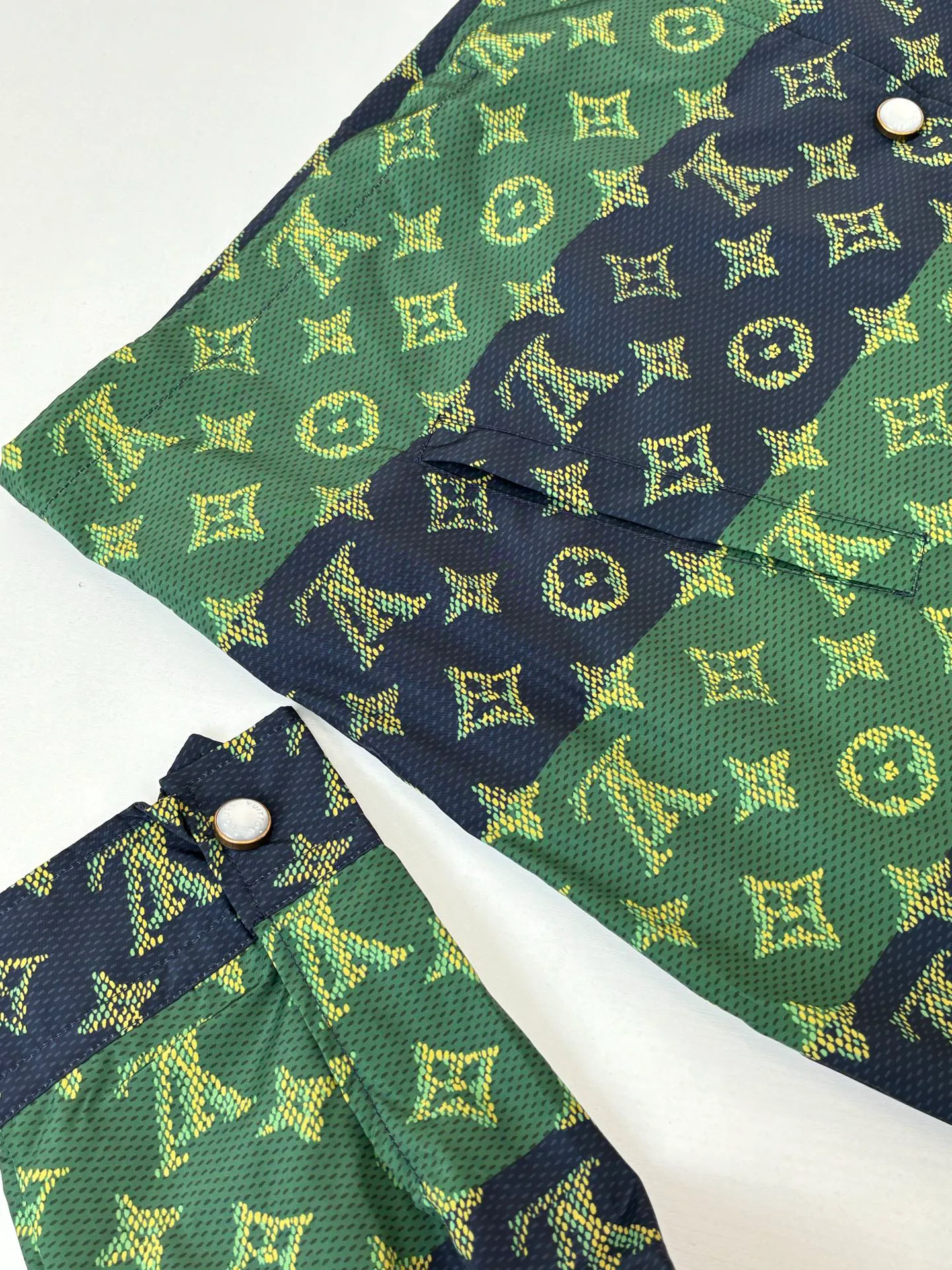 Куртки И Пуховики Женские Louis Vuitton 168589