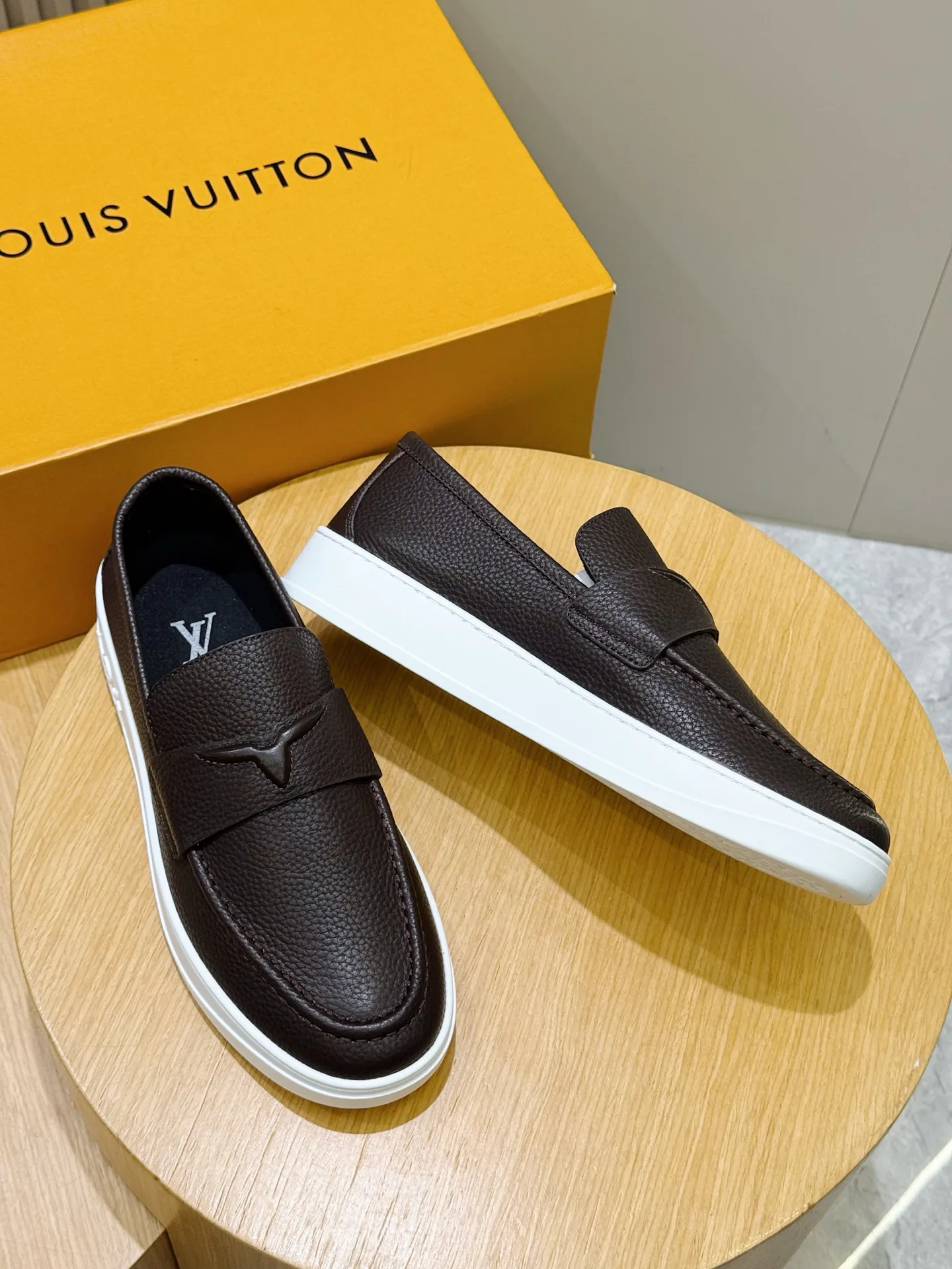 Лоферы И Туфли Мужские Louis Vuitton 18100902