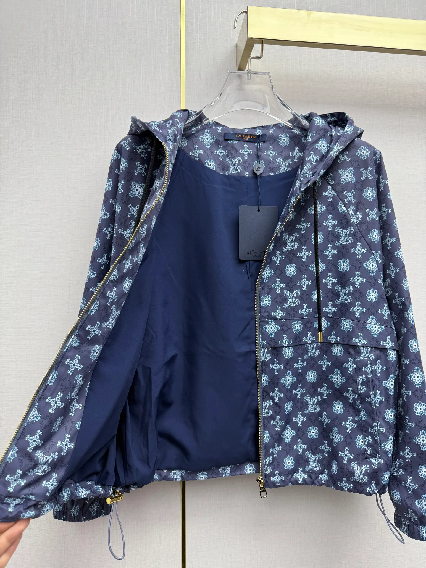 Куртки И Пуховики Женские Louis Vuitton 12868374