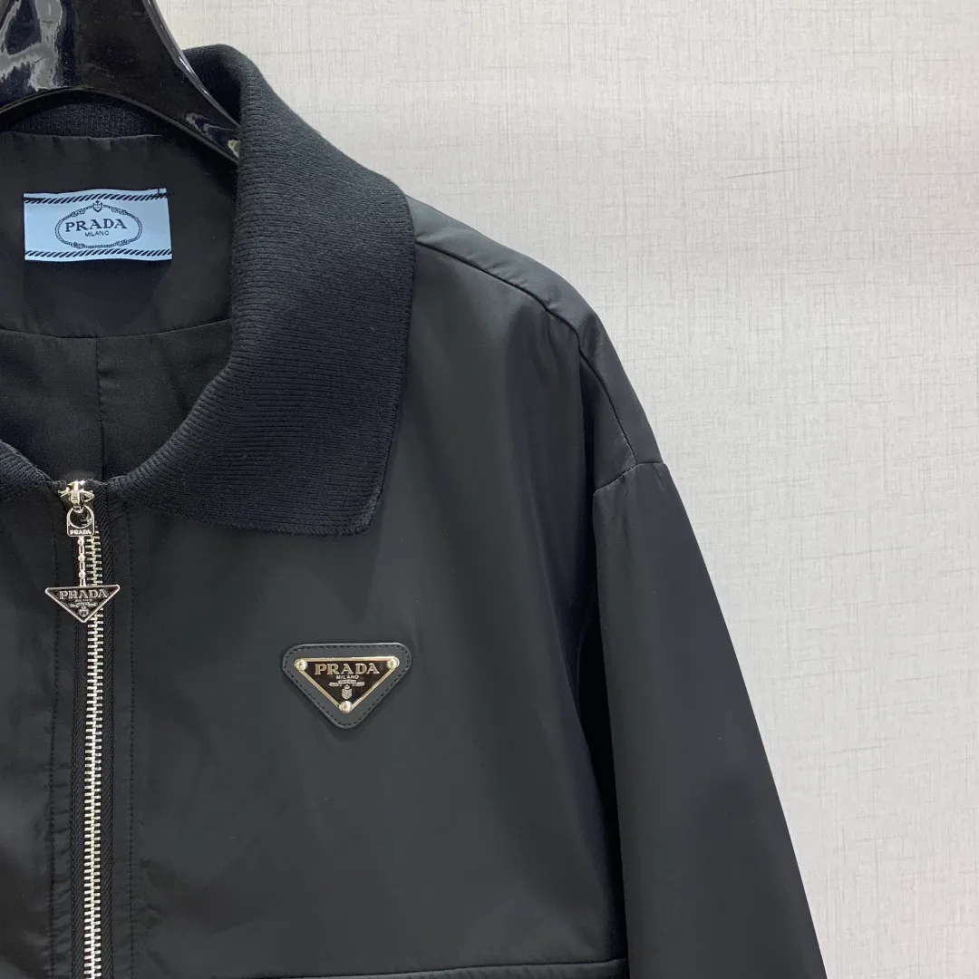 Куртки И Пуховики Женские Prada 18757435