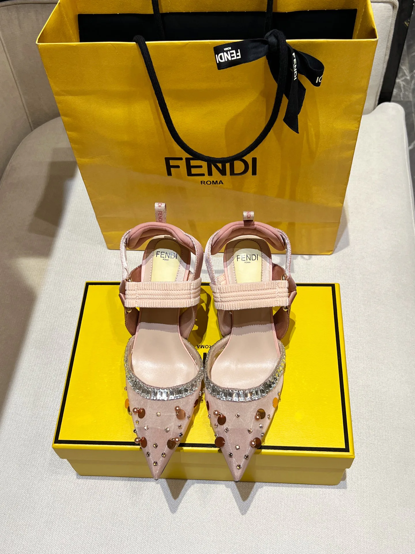Сандалии Женские Fendi 11781491