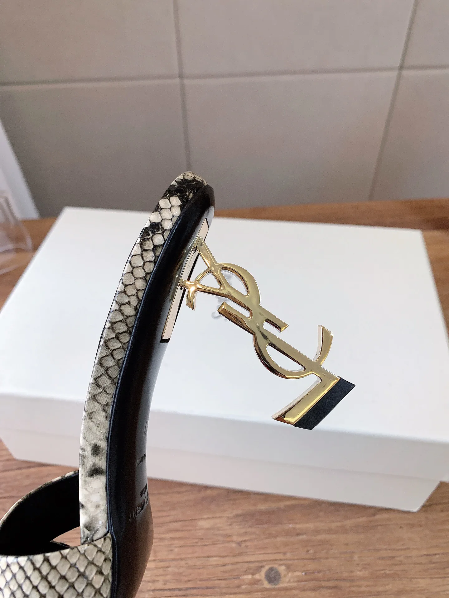 Босоножки Женские Saint Laurent 18466540
