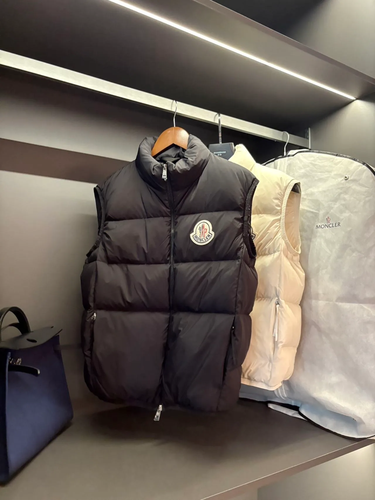 Жилеты Женские Moncler 17942216