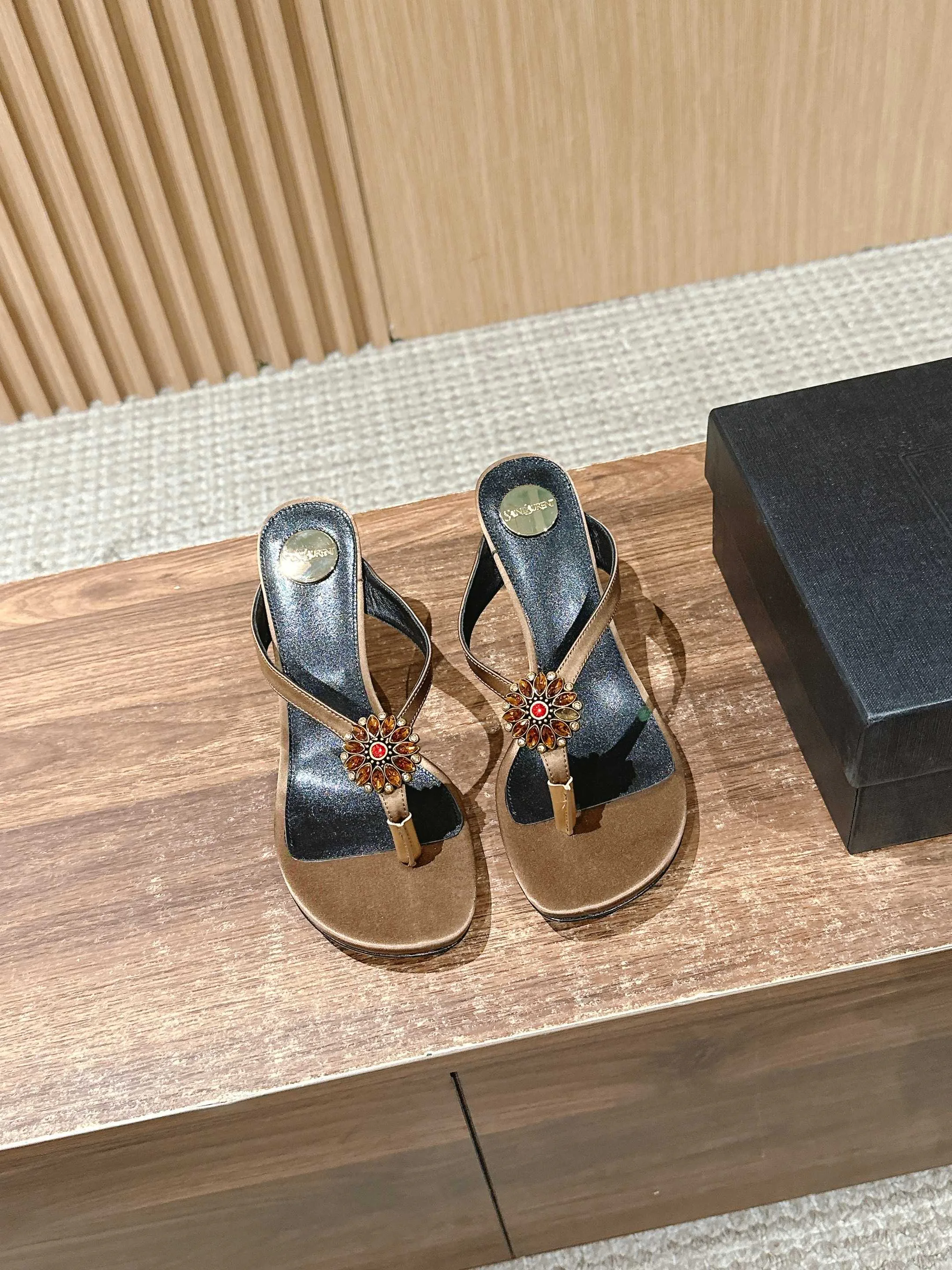 Босоножки Женские Saint Laurent 68863