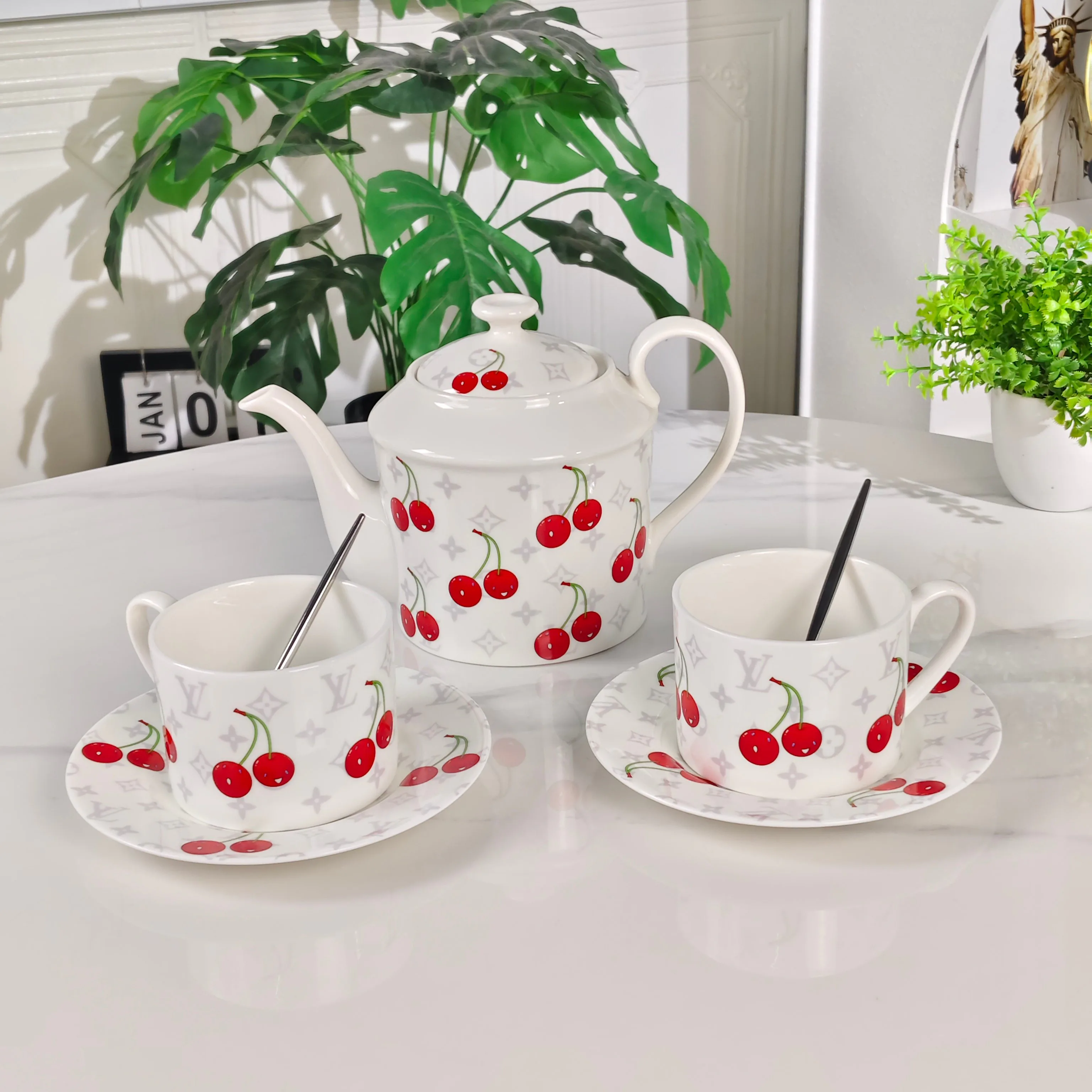 Посуда Louis Vuitton 380080