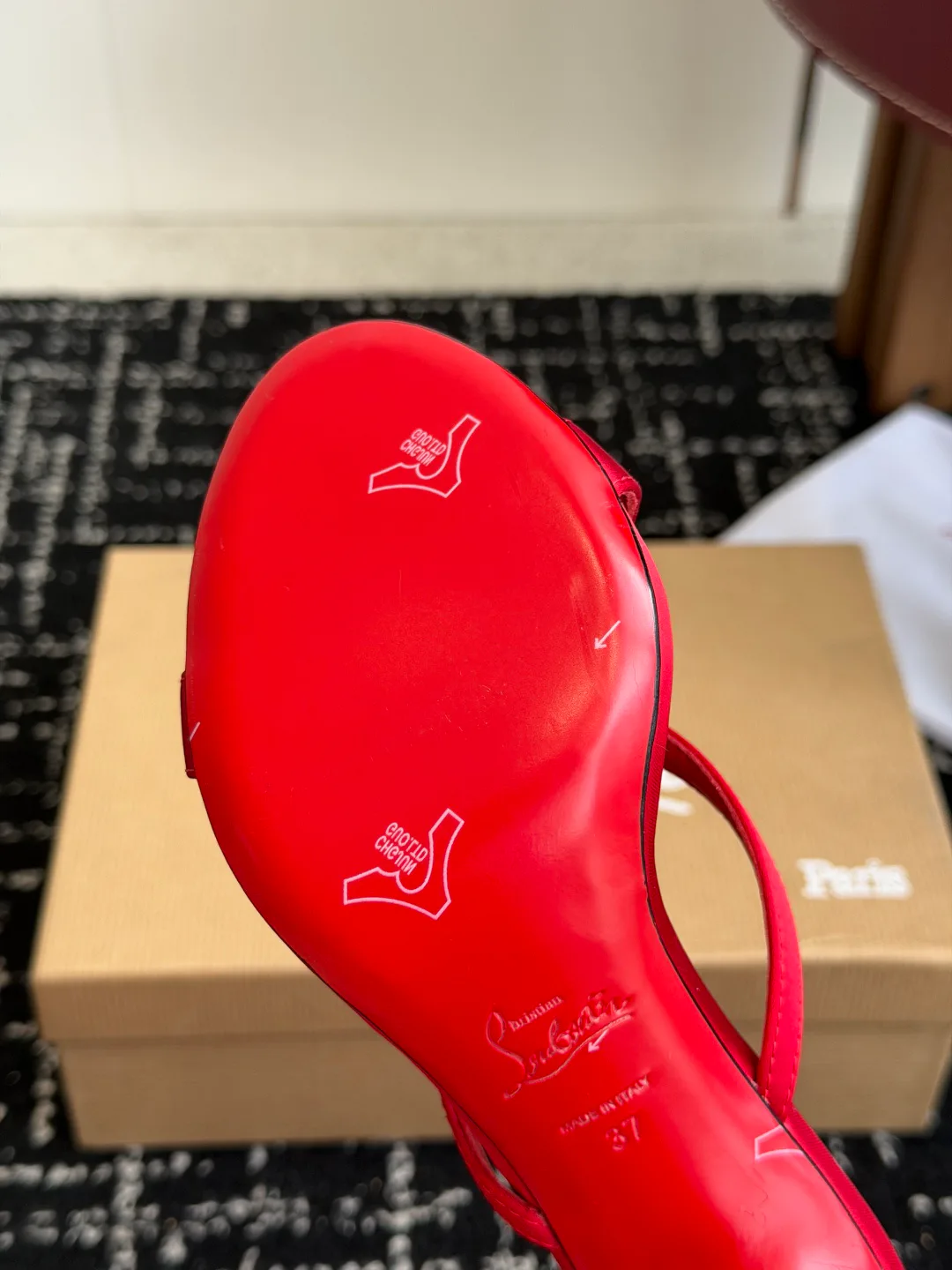 Босоножки Женские Christian Louboutin 17936545
