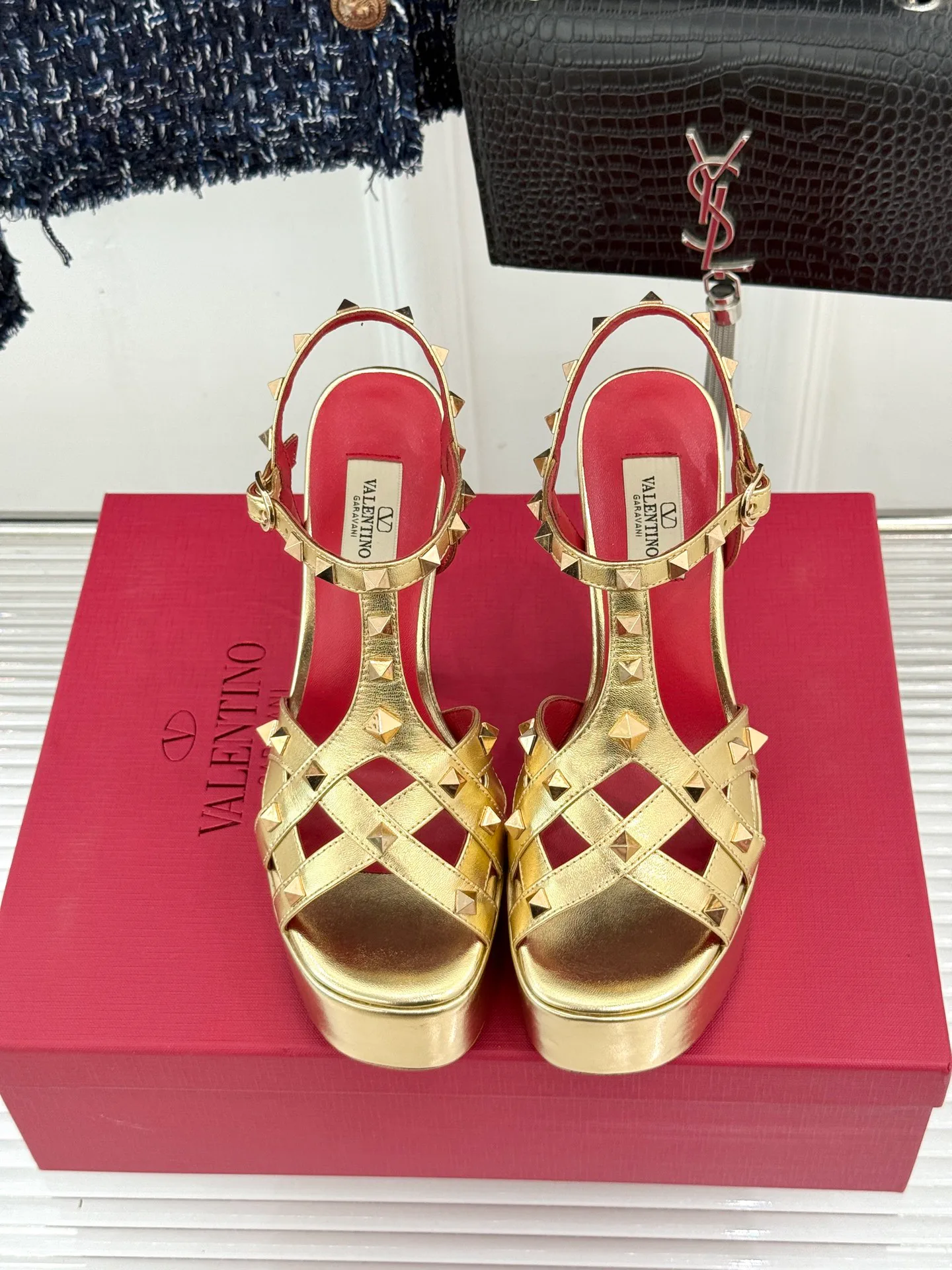 Босоножки Женские Valentino 18198291