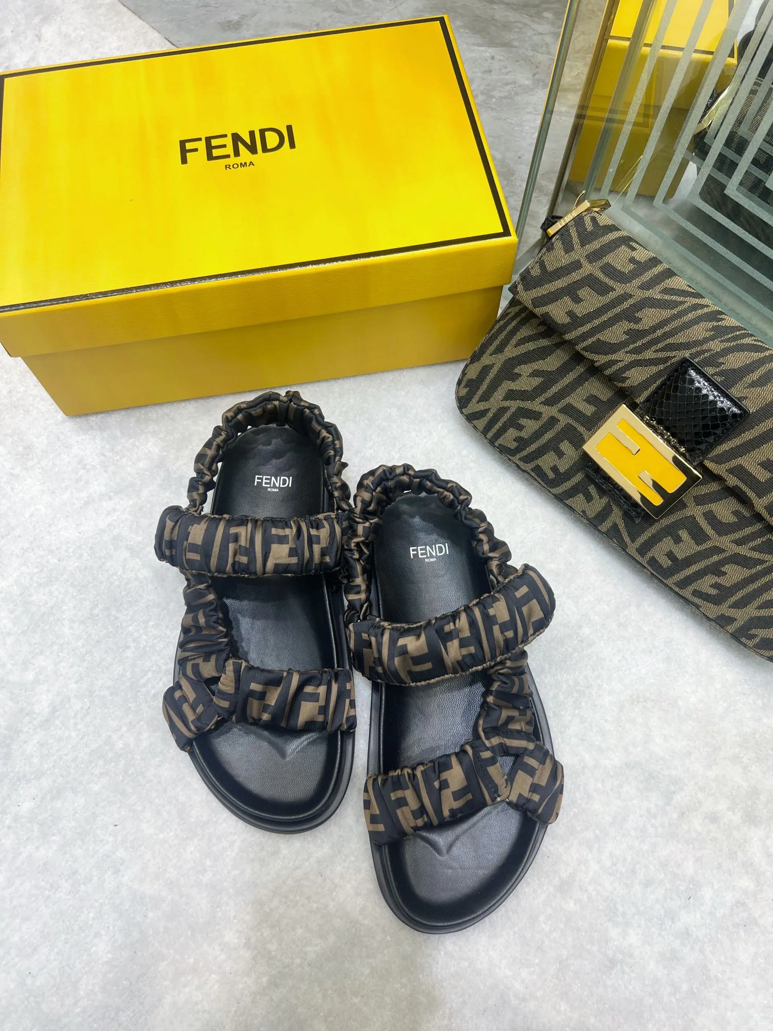 Босоножки Женские Fendi