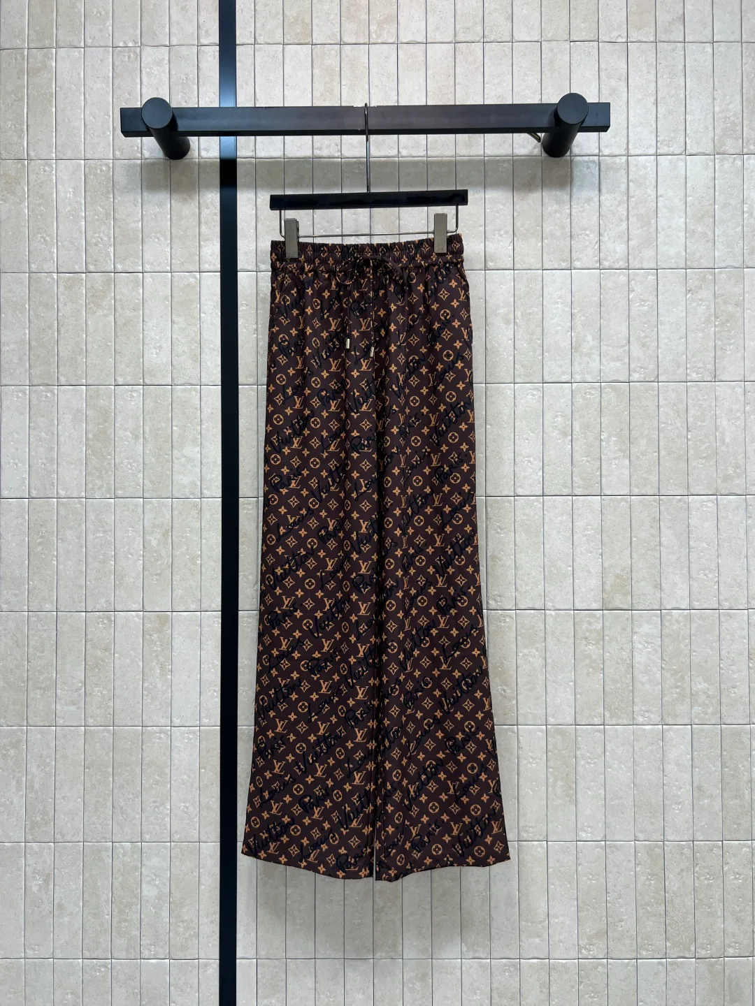 Брюки Женские Louis Vuitton 13306136