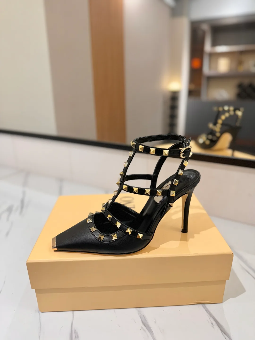 Босоножки Женские Valentino 17366654