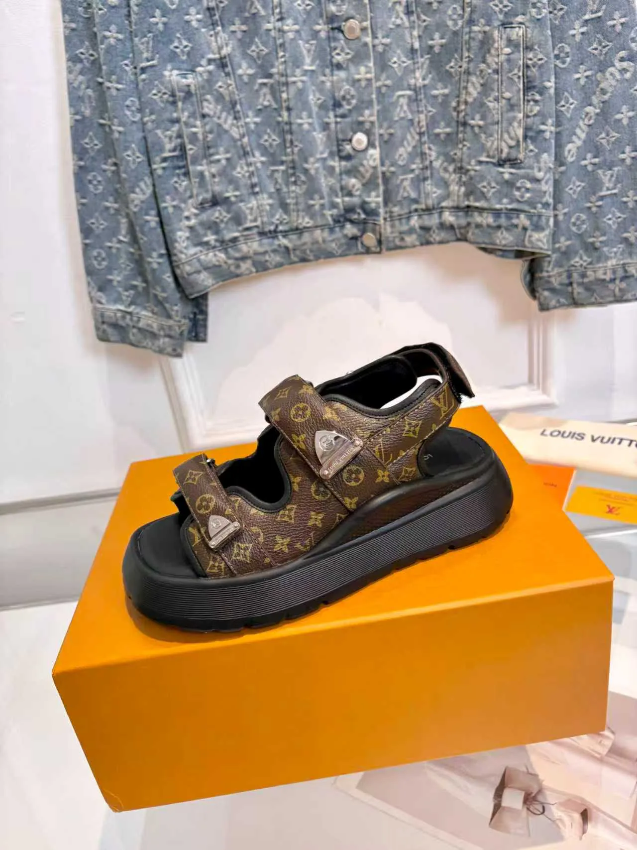 Сандалии Женские Louis Vuitton 11019571