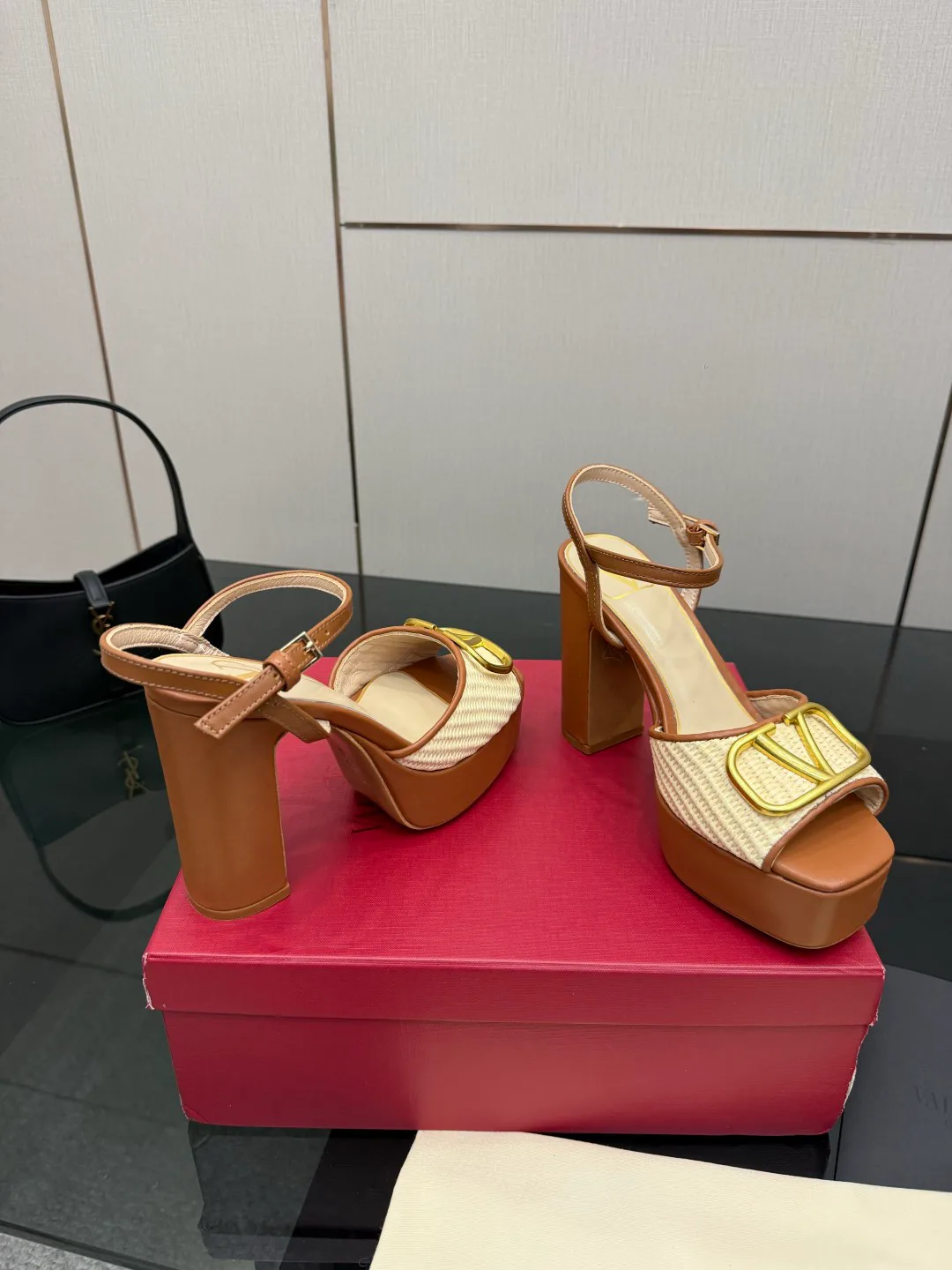 Босоножки Женские Valentino 13241318