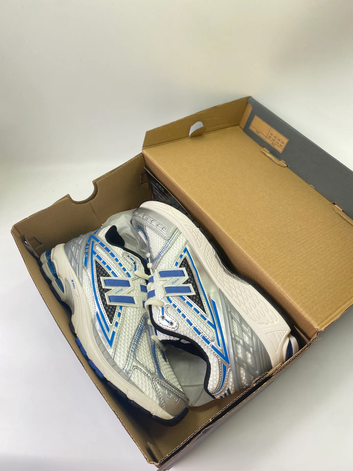 Кроссовки Женские New Balance 24830