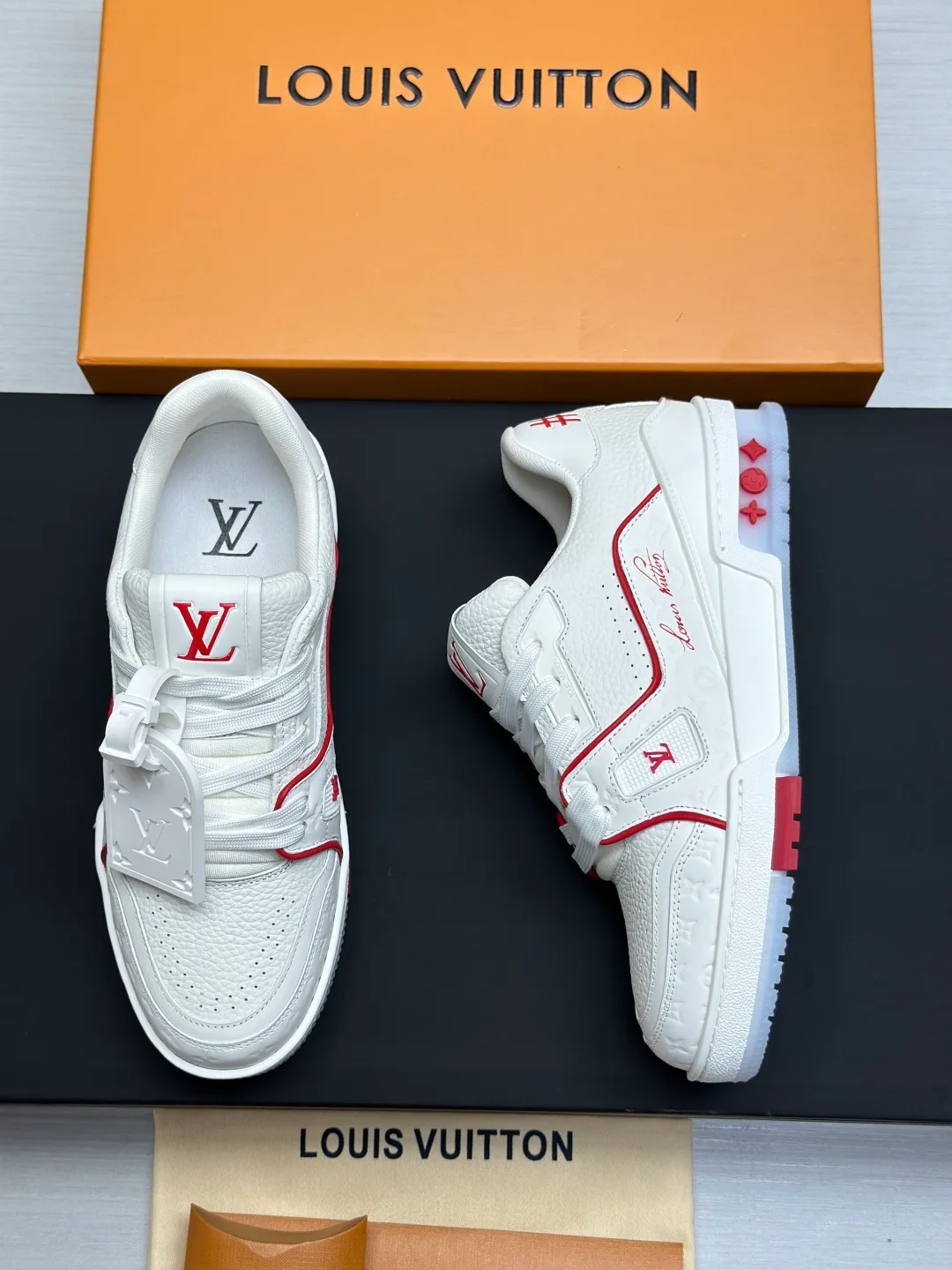 Кроссовки Женские Louis Vuitton 10646373