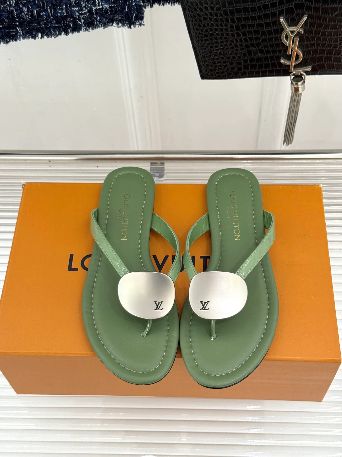 Шлепанцы Женские Louis Vuitton 17596994