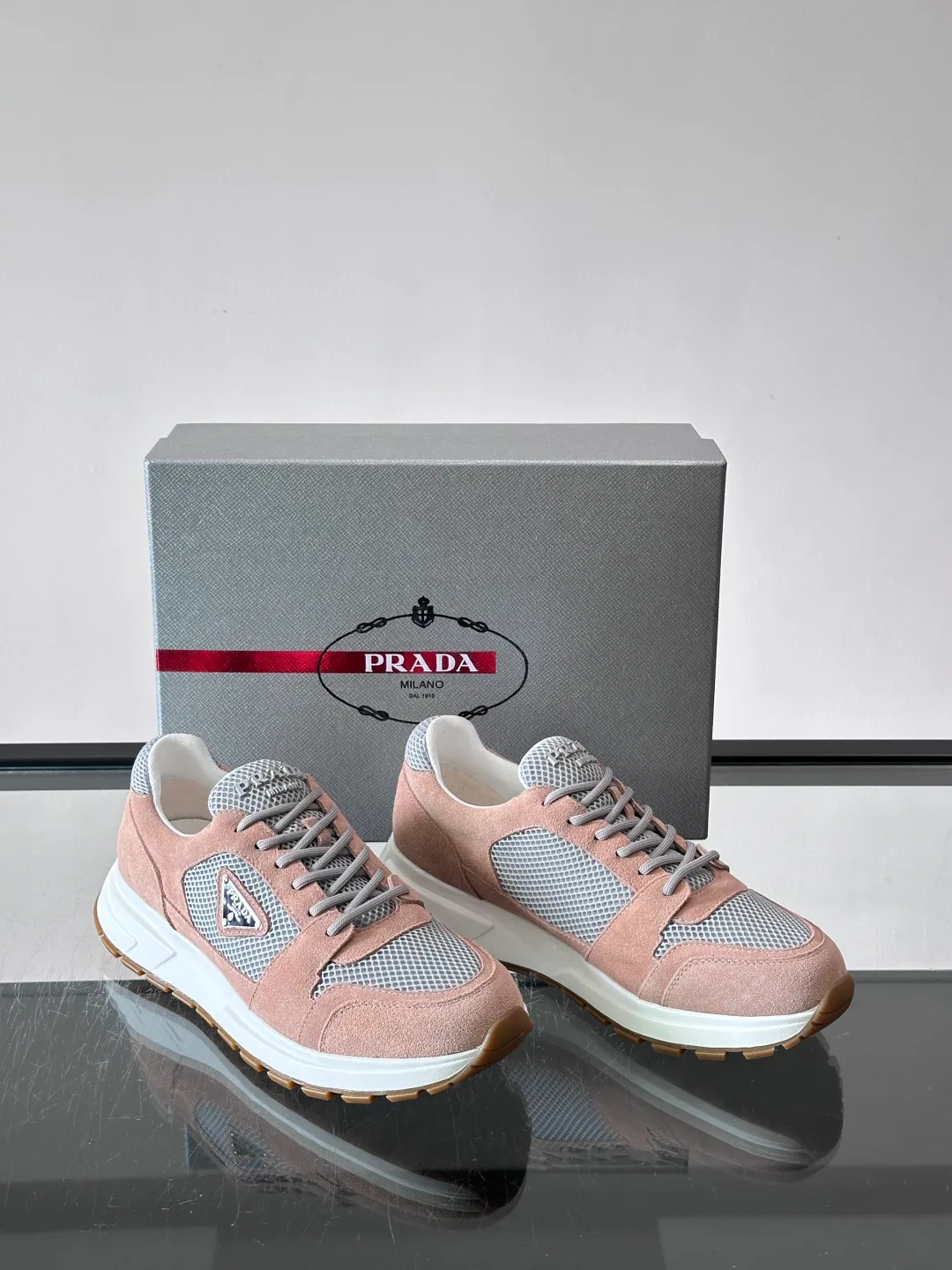 Кроссовки Женские Prada 18102648