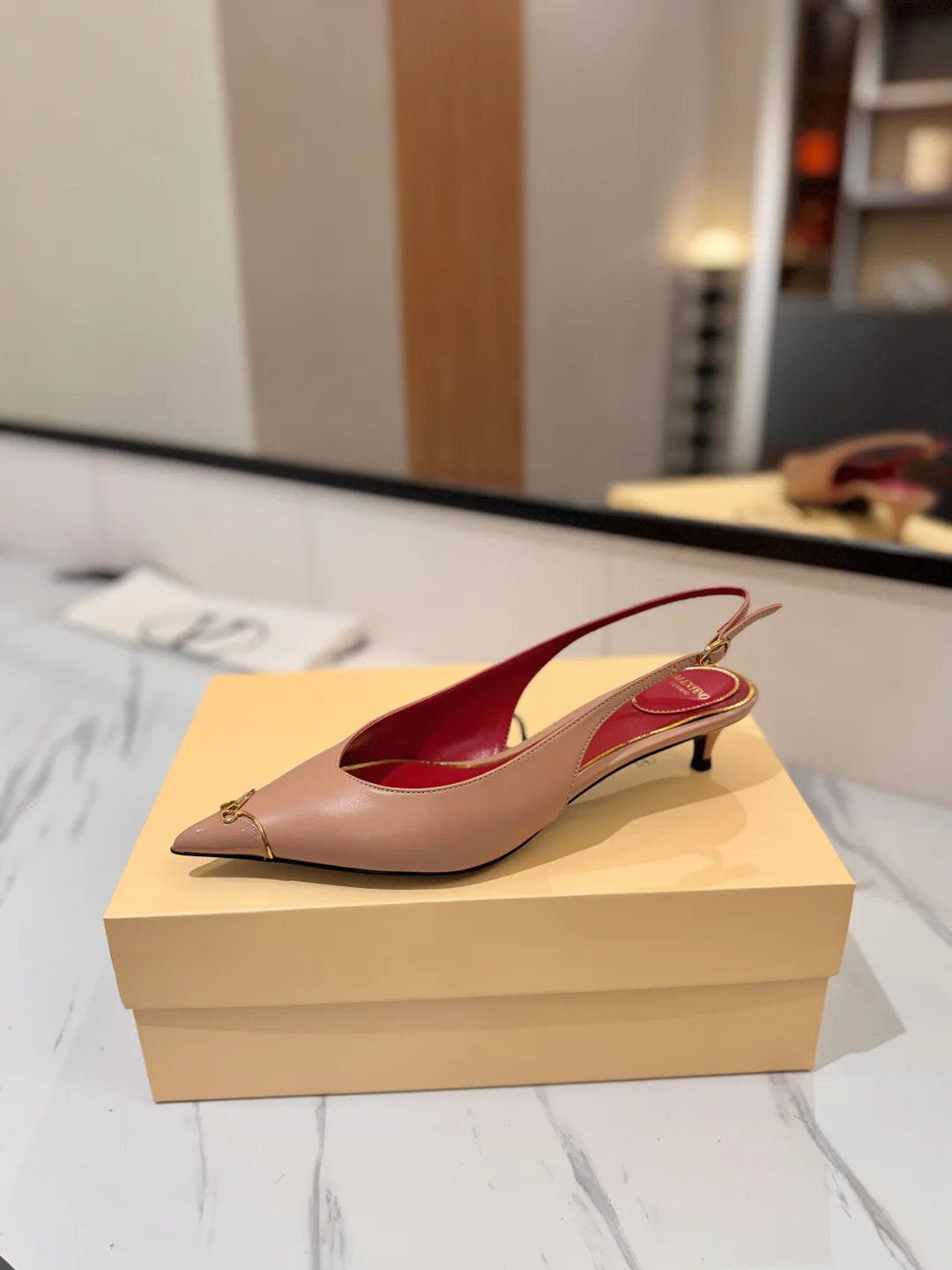 Босоножки Женские Valentino 18134943