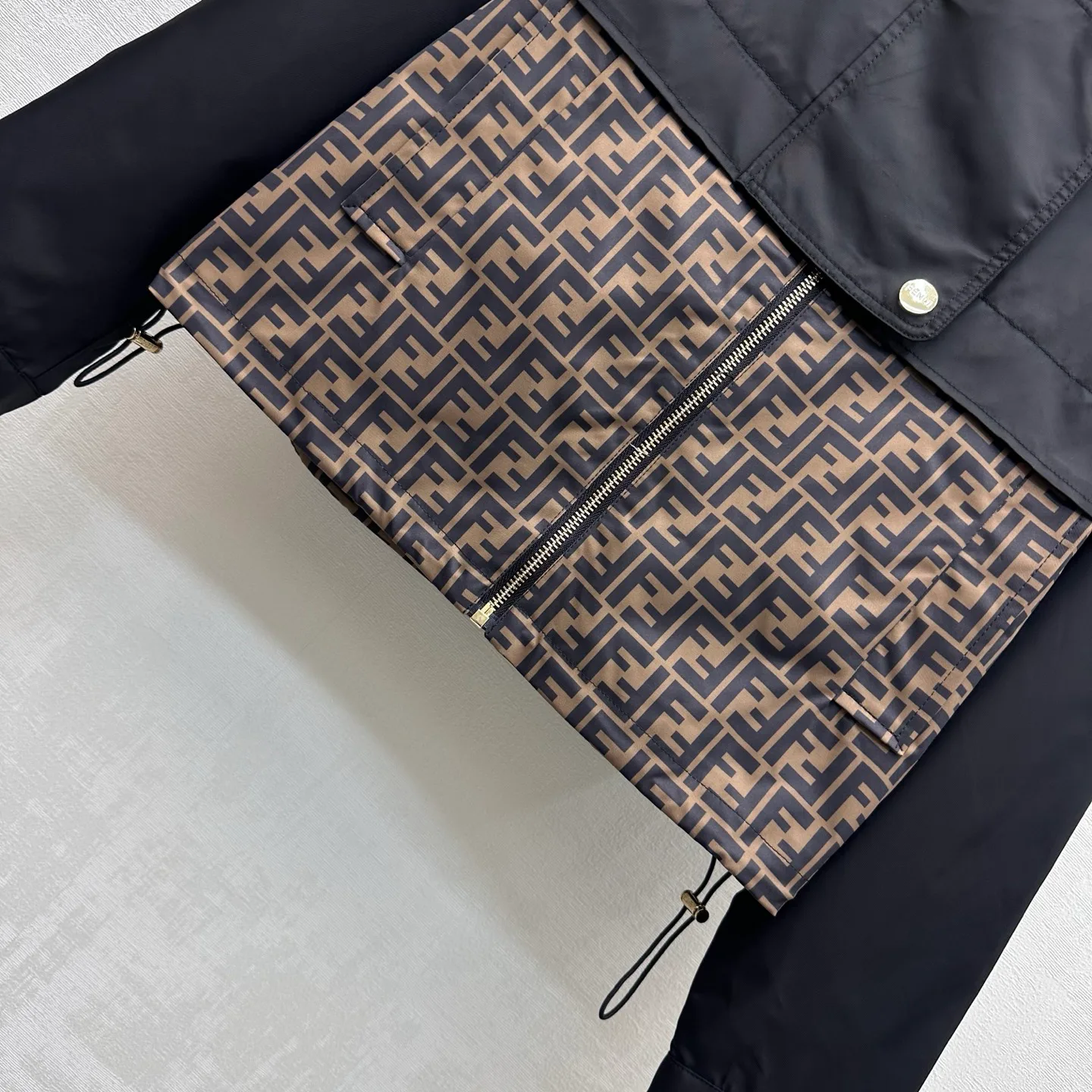 Куртки И Пуховики Женские Fendi 18279135