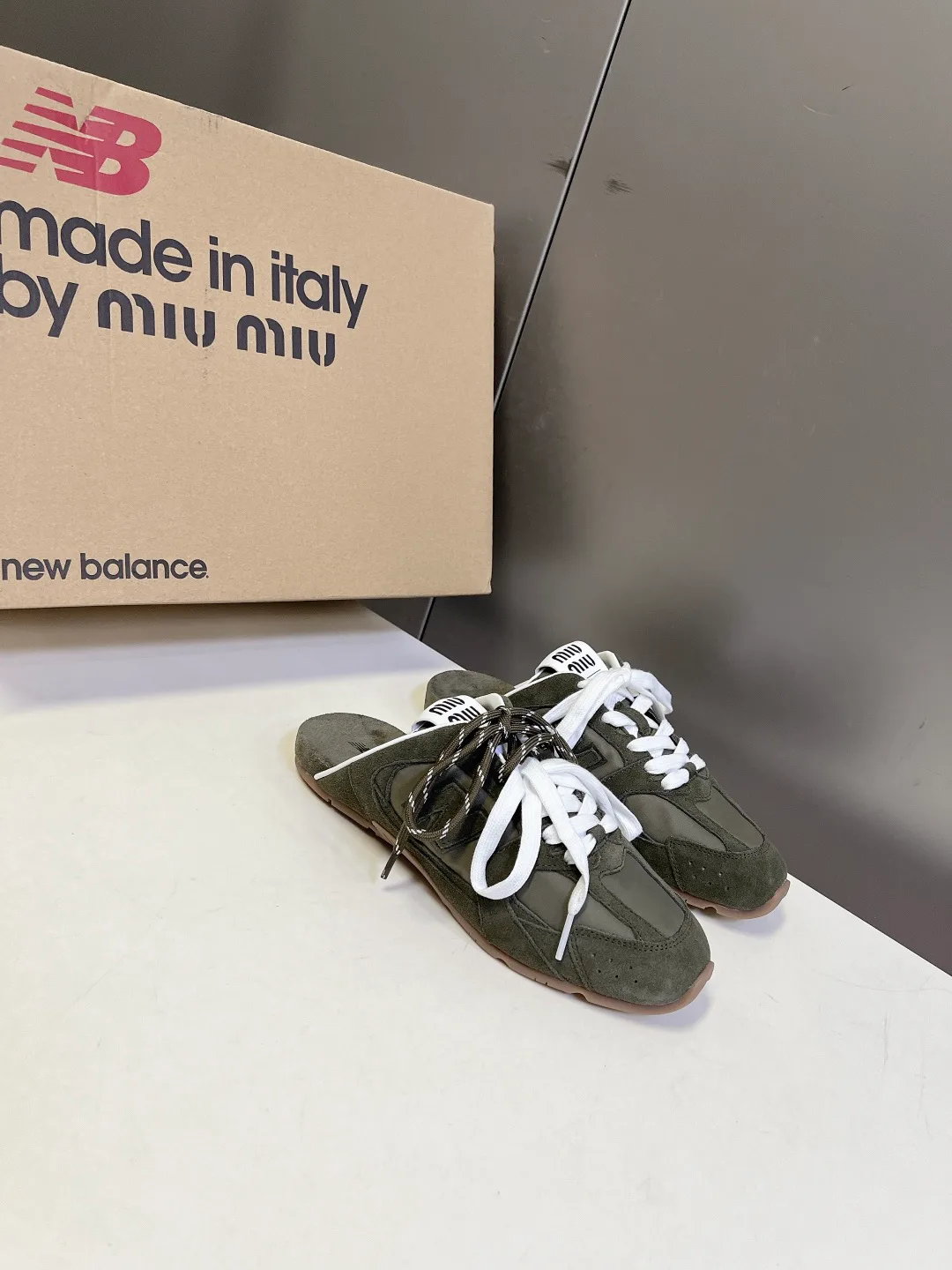 Кроссовки Женские Miu Miu 17449345