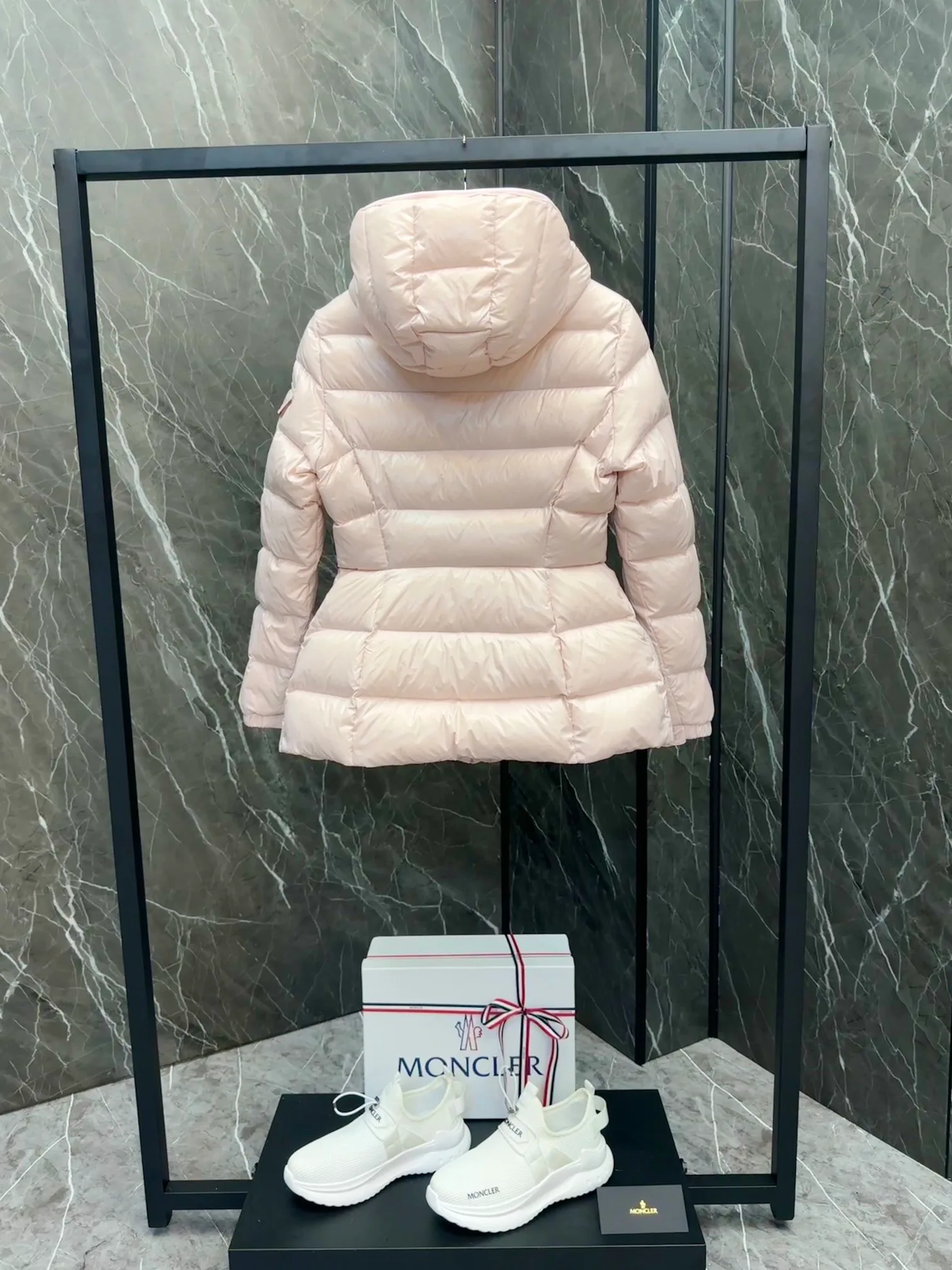 Куртки И Пуховики Женские Moncler 18722901