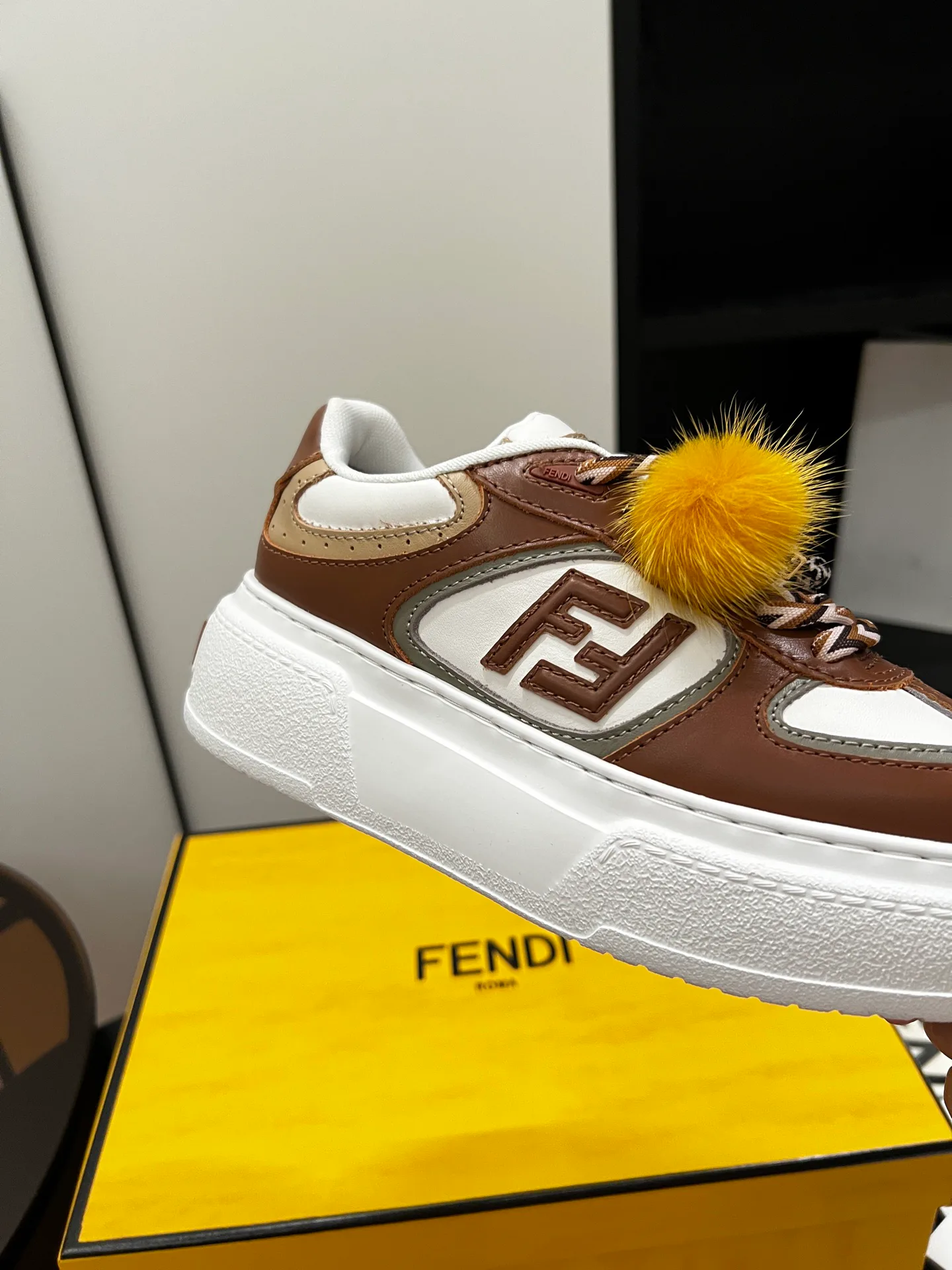 Кроссовки Женские Fendi 515266