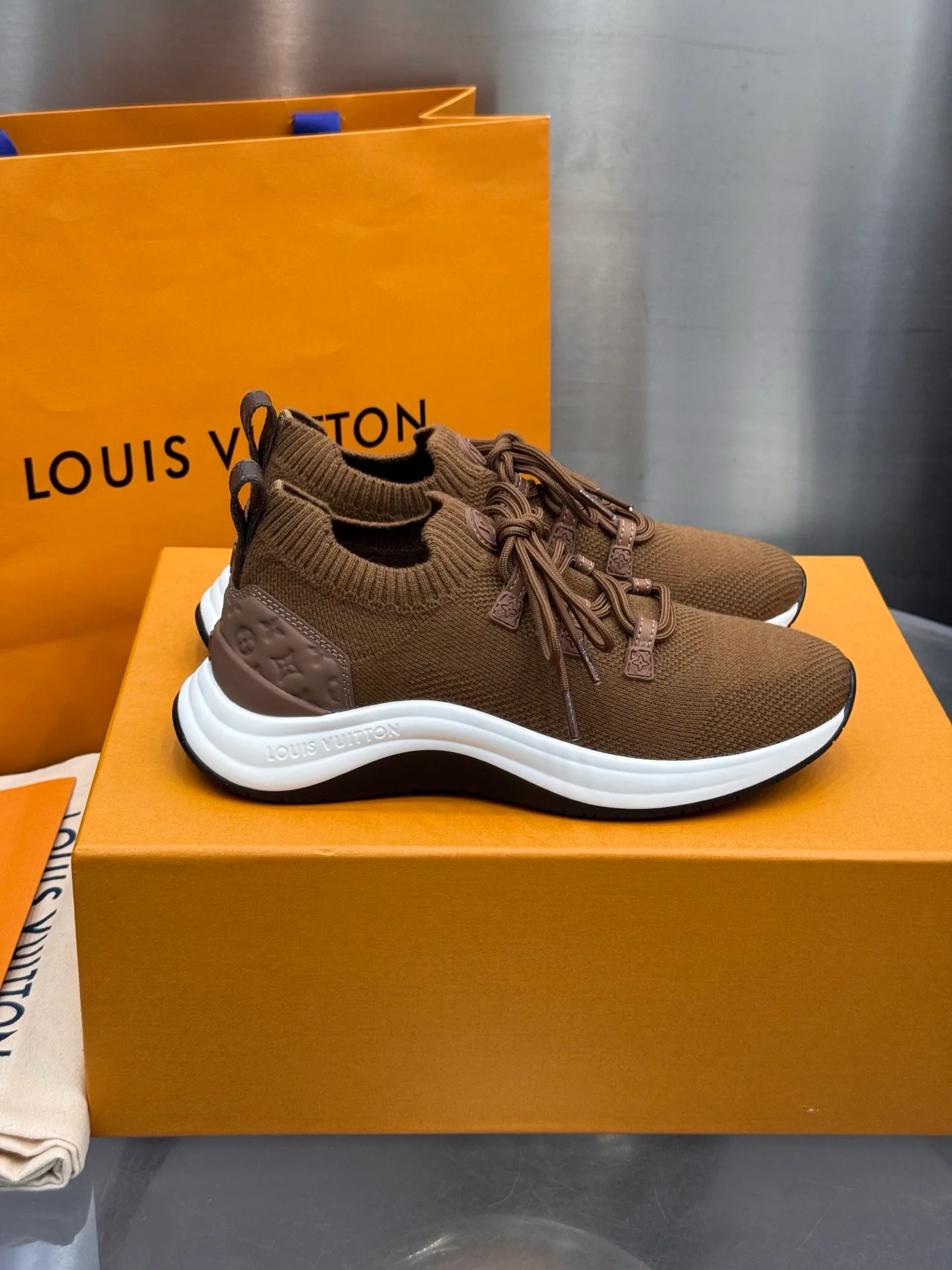 Кроссовки Женские Louis Vuitton 18202470